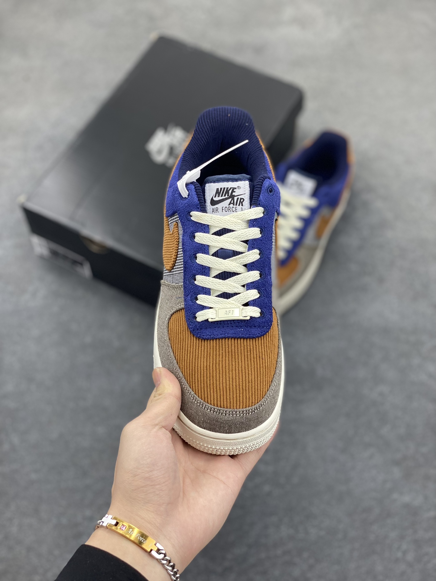 图片[2]-福利特价 Nike Air Force 1 \’07 Low 空军一号 灯芯绒 低帮休闲板鞋 原楦头原纸板 清洁度完美 全掌内置蜂窝气垫 中底钢印、拉帮完美 货号：FQ8744-410 尺码：36 36.5 37.5 38 38.5 39 40 40.5 41 42 42.5 43 44 44.5 45-选品中心
