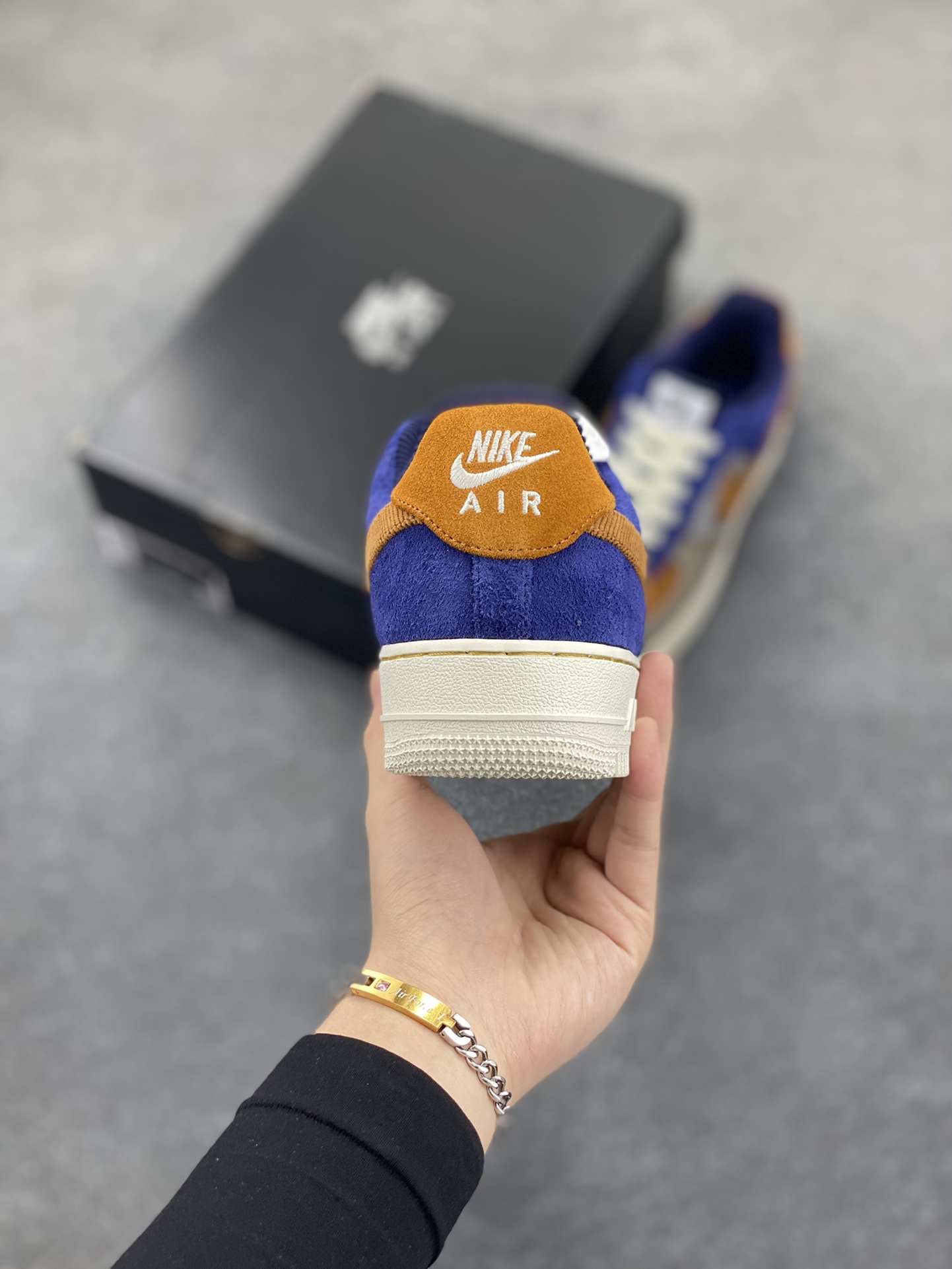 图片[4]-福利特价 Nike Air Force 1 \’07 Low 空军一号 灯芯绒 低帮休闲板鞋 原楦头原纸板 清洁度完美 全掌内置蜂窝气垫 中底钢印、拉帮完美 货号：FQ8744-410 尺码：36 36.5 37.5 38 38.5 39 40 40.5 41 42 42.5 43 44 44.5 45-选品中心