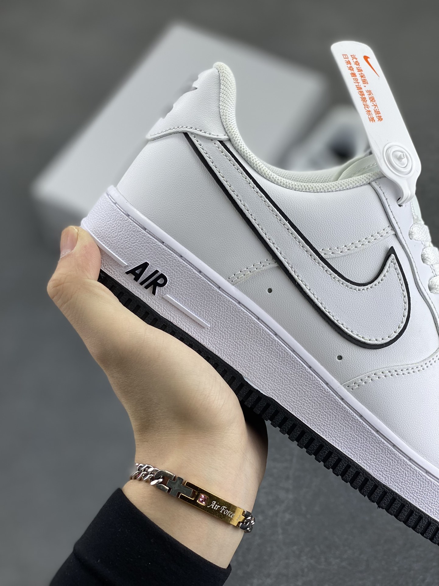 图片[6]-福利特价 Nike Air Force 1 Low 白黑边 空军一号低帮运动休闲板鞋 原楦头原纸板 打造纯正空军版型 专注外贸渠道 全掌内置蜂窝气垫 原盒配件 原厂中底钢印、拉帮完美 货号：DV0788-103 尺码：36 36.5 37.5 38 38.5 39 40 40.5 41 42 42.5 43 44 44.5 45-选品中心