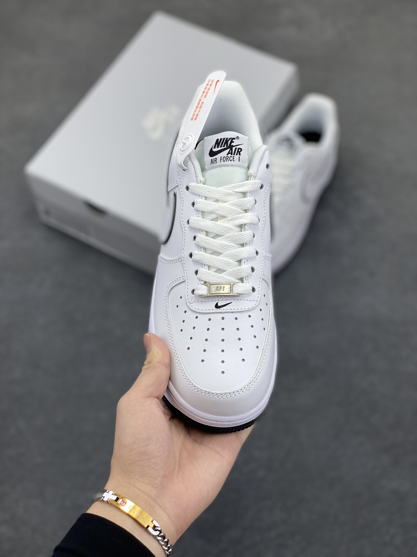 图片[2]-福利特价 Nike Air Force 1 Low 白黑边 空军一号低帮运动休闲板鞋 原楦头原纸板 打造纯正空军版型 专注外贸渠道 全掌内置蜂窝气垫 原盒配件 原厂中底钢印、拉帮完美 货号：DV0788-103 尺码：36 36.5 37.5 38 38.5 39 40 40.5 41 42 42.5 43 44 44.5 45-选品中心