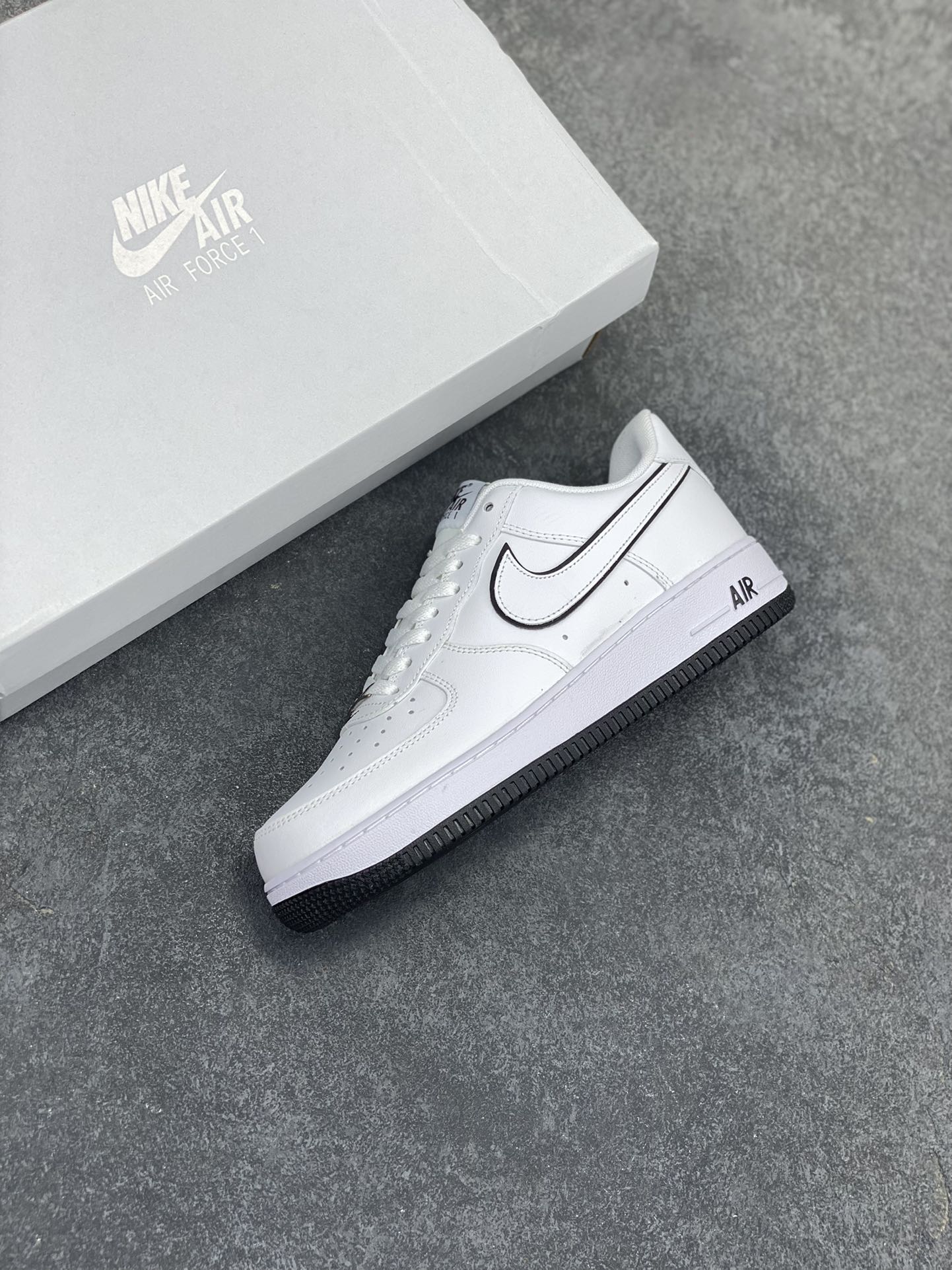 图片[7]-福利特价 Nike Air Force 1 Low 白黑边 空军一号低帮运动休闲板鞋 原楦头原纸板 打造纯正空军版型 专注外贸渠道 全掌内置蜂窝气垫 原盒配件 原厂中底钢印、拉帮完美 货号：DV0788-103 尺码：36 36.5 37.5 38 38.5 39 40 40.5 41 42 42.5 43 44 44.5 45-选品中心