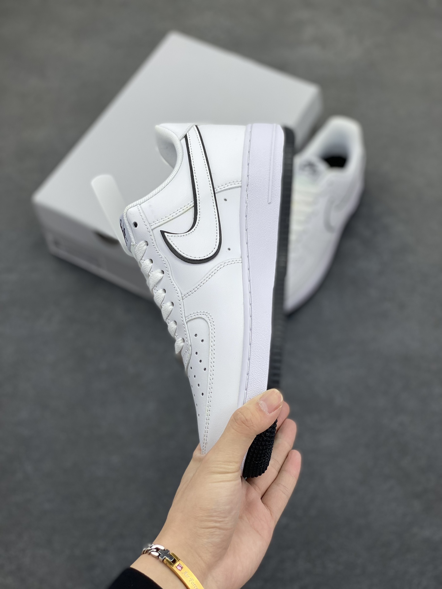 图片[3]-福利特价 Nike Air Force 1 Low 白黑边 空军一号低帮运动休闲板鞋 原楦头原纸板 打造纯正空军版型 专注外贸渠道 全掌内置蜂窝气垫 原盒配件 原厂中底钢印、拉帮完美 货号：DV0788-103 尺码：36 36.5 37.5 38 38.5 39 40 40.5 41 42 42.5 43 44 44.5 45-选品中心