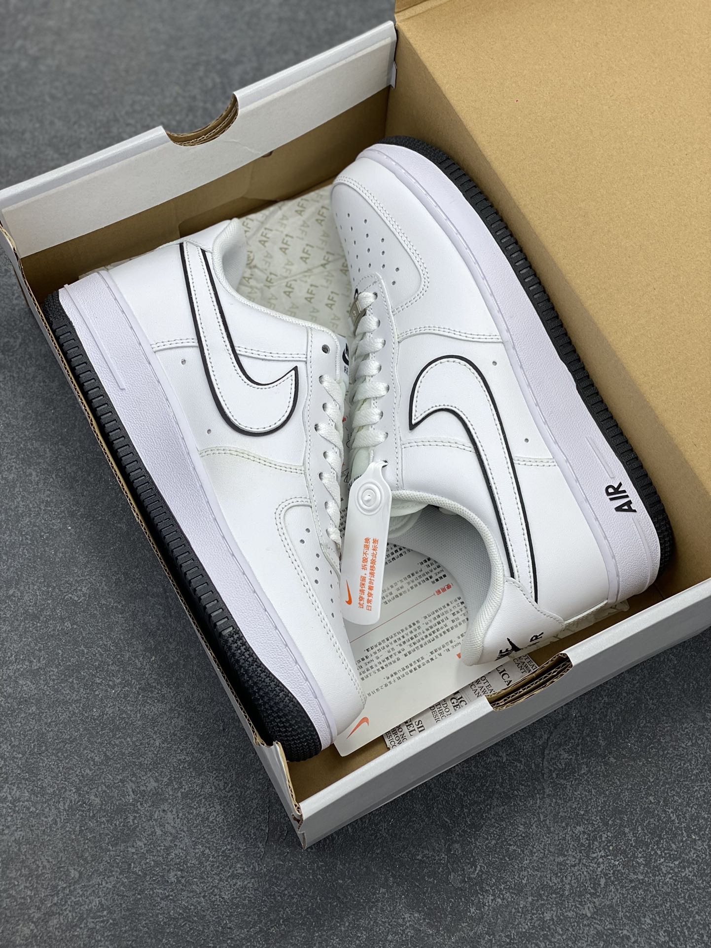 图片[9]-福利特价 Nike Air Force 1 Low 白黑边 空军一号低帮运动休闲板鞋 原楦头原纸板 打造纯正空军版型 专注外贸渠道 全掌内置蜂窝气垫 原盒配件 原厂中底钢印、拉帮完美 货号：DV0788-103 尺码：36 36.5 37.5 38 38.5 39 40 40.5 41 42 42.5 43 44 44.5 45-选品中心