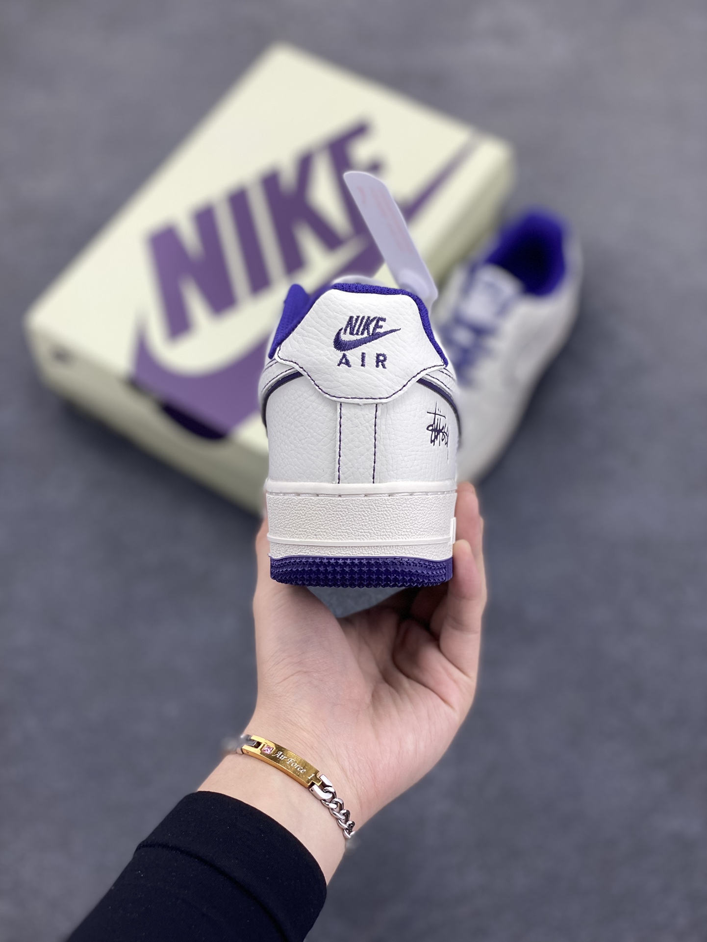 图片[4]-福利特价 Nk Air Force 1\’07 Low 斯图西联名 空军一号低帮休闲板鞋 原楦头原纸板 打造纯正空军版型#专注外贸渠道 全掌内置蜂窝气垫 #原盒配件 原厂中底钢印、拉帮完美 货号：UN1635-555 尺码：36 36.5 37.5 38 38.5 39 40 40.5 41 42 42.5 43 44 44.5 45-选品中心