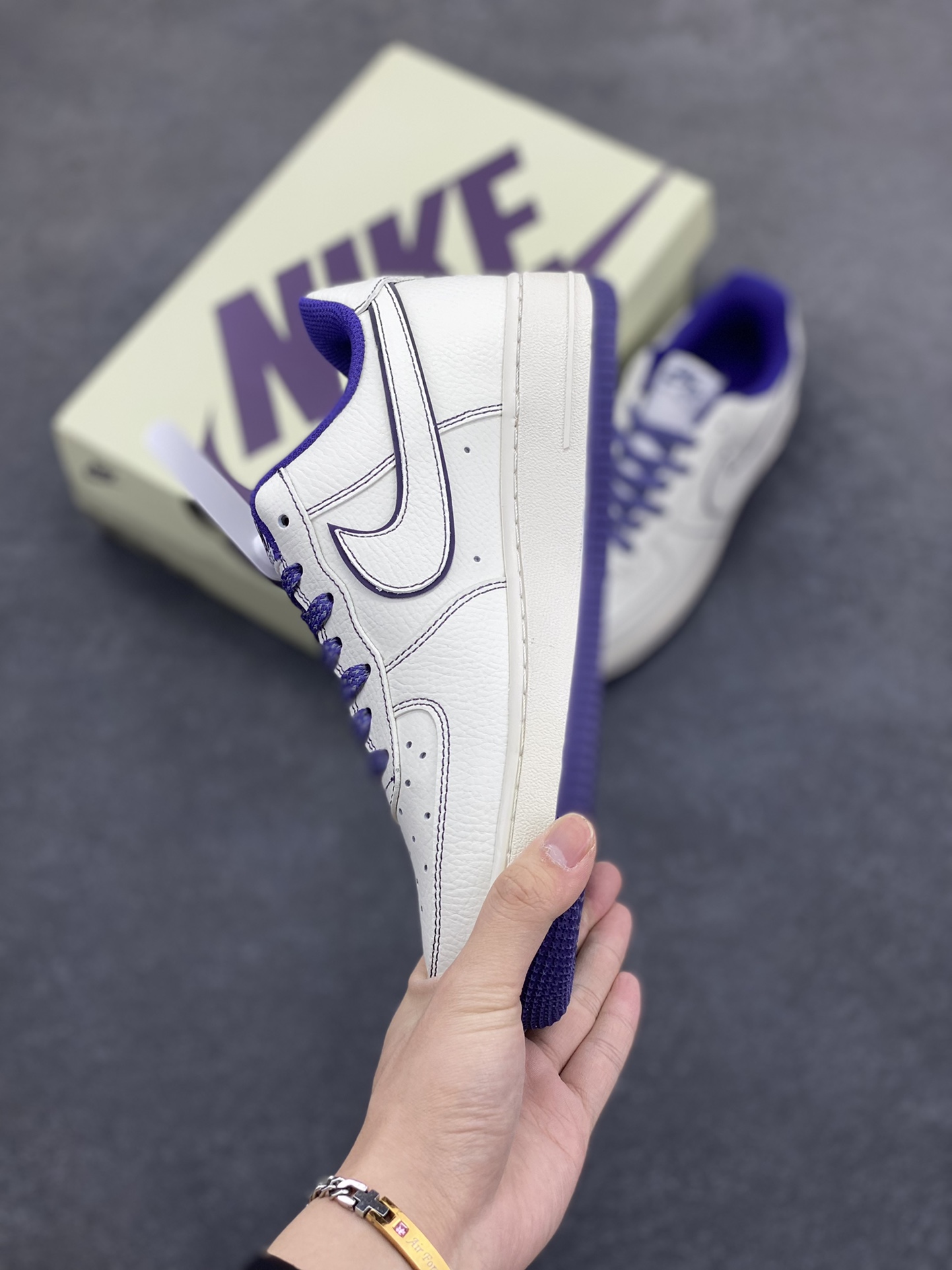 图片[3]-福利特价 Nk Air Force 1\’07 Low 斯图西联名 空军一号低帮休闲板鞋 原楦头原纸板 打造纯正空军版型#专注外贸渠道 全掌内置蜂窝气垫 #原盒配件 原厂中底钢印、拉帮完美 货号：UN1635-555 尺码：36 36.5 37.5 38 38.5 39 40 40.5 41 42 42.5 43 44 44.5 45-选品中心