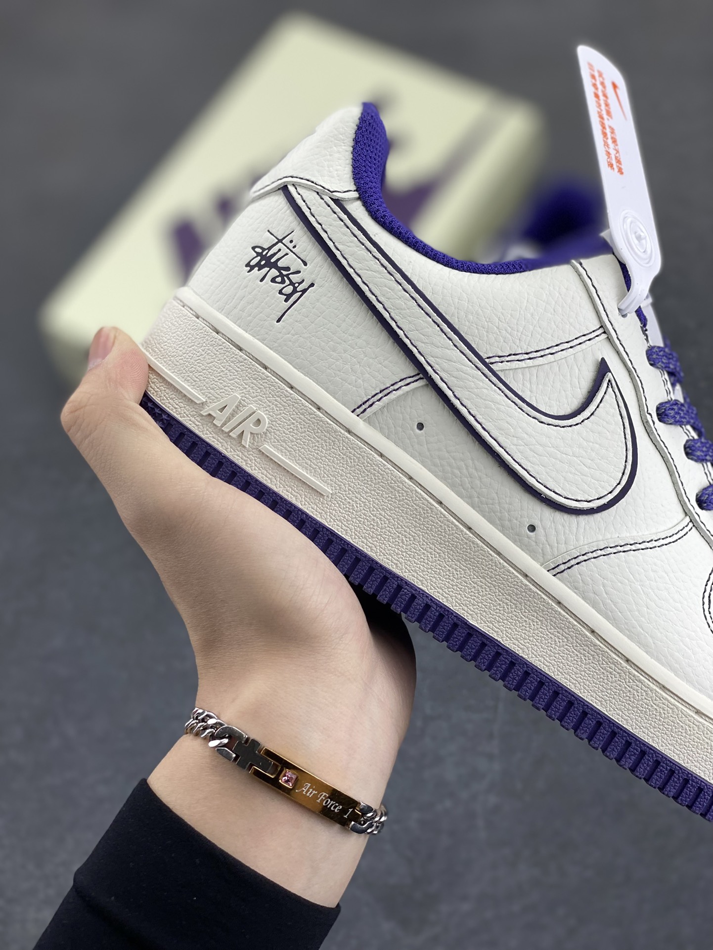 图片[6]-福利特价 Nk Air Force 1\’07 Low 斯图西联名 空军一号低帮休闲板鞋 原楦头原纸板 打造纯正空军版型#专注外贸渠道 全掌内置蜂窝气垫 #原盒配件 原厂中底钢印、拉帮完美 货号：UN1635-555 尺码：36 36.5 37.5 38 38.5 39 40 40.5 41 42 42.5 43 44 44.5 45-选品中心