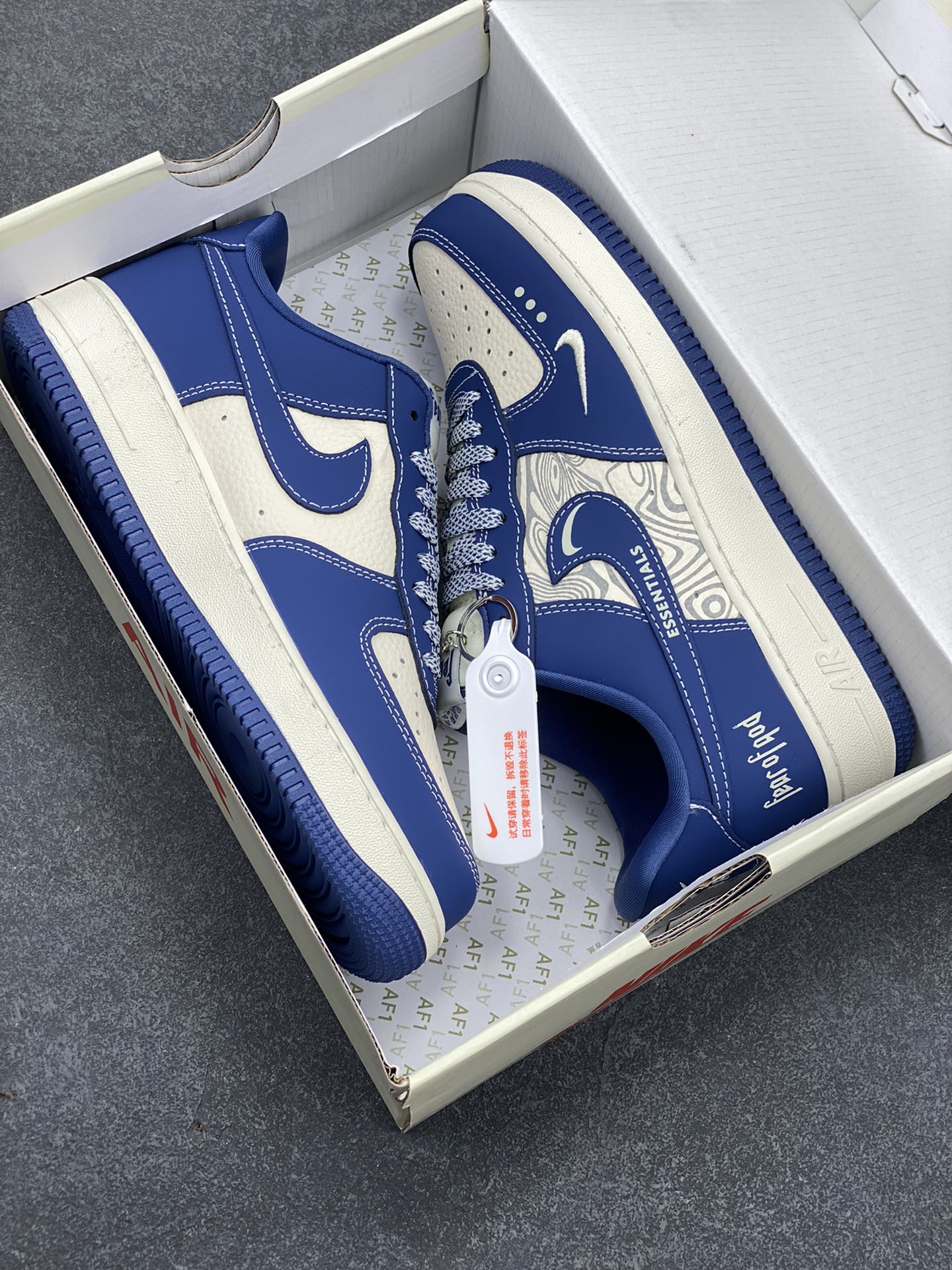 图片[9]-NIke Air Force 1 \’07 Low “FOG联名——米蓝波纹”空军一号 低帮 运动鞋 休闲鞋 折边针车 工艺难度大 原楦头原纸板 原装鞋盒 定制五金配件 内置全掌气垫 原厂鞋底 货号：KK1988-079 尺码：36 36.5 37.5 38 38.5 39 40 40.5 41 42 42.5 43 44 44.5 45-选品中心