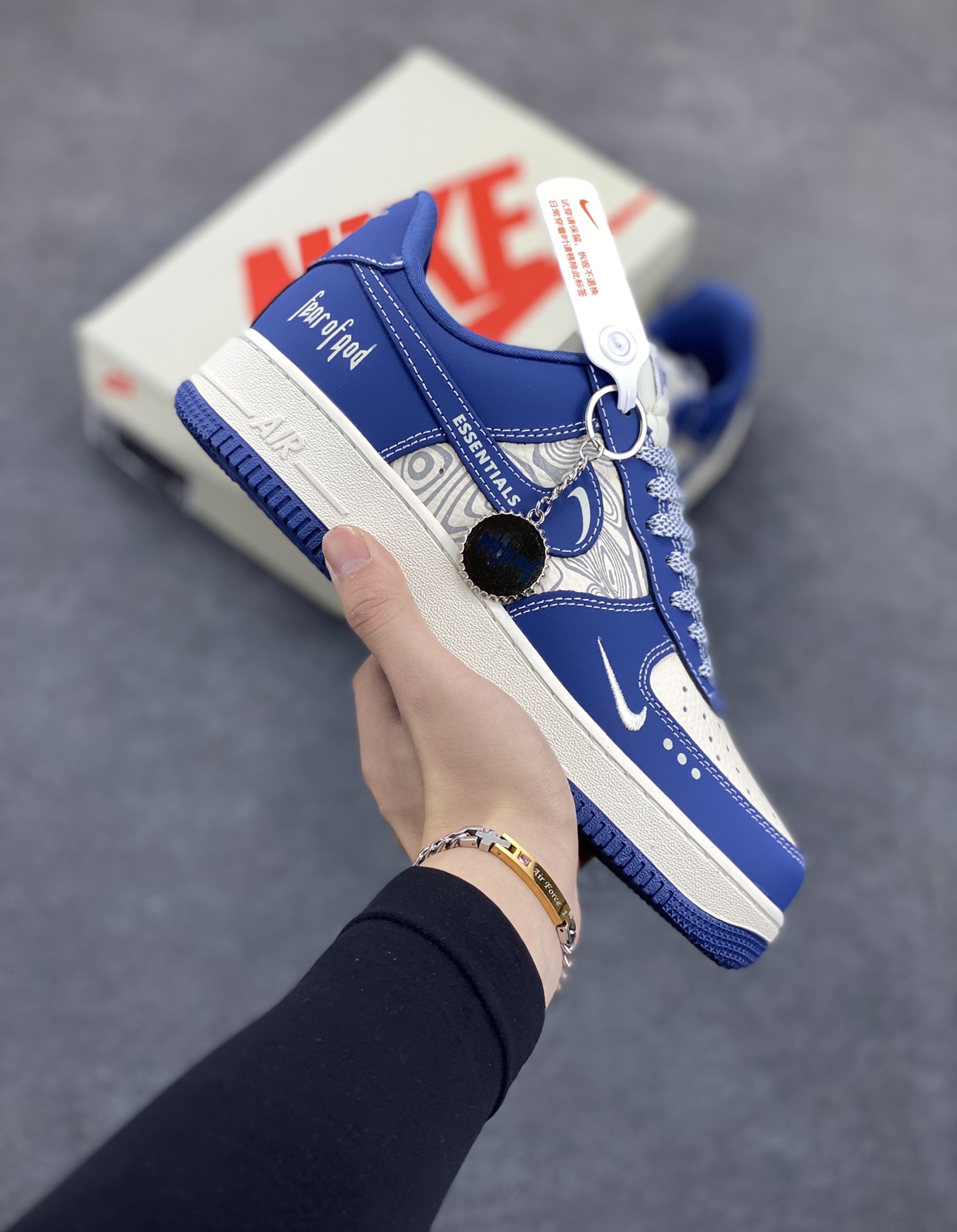 NIke Air Force 1 \'07 Low “FOG联名——米蓝波纹”空军一号 低帮 运动鞋 休闲鞋 折边针车 工艺难度大 原楦头原纸板 原装鞋盒 定制五金配件 内置全掌气垫 原厂鞋底 货号：KK1988-079 尺码：36 36.5 37.5 38 38.5 39 40 40.5 41 42 42.5 43 44 44.5 45-选品中心