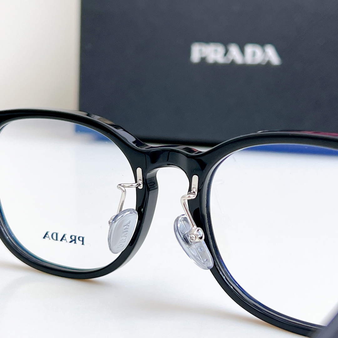  Prada 普拉达
VPR12Z 51-20-140
板材方圆框近视眼镜框
素颜的神不挑脸型主打的就是