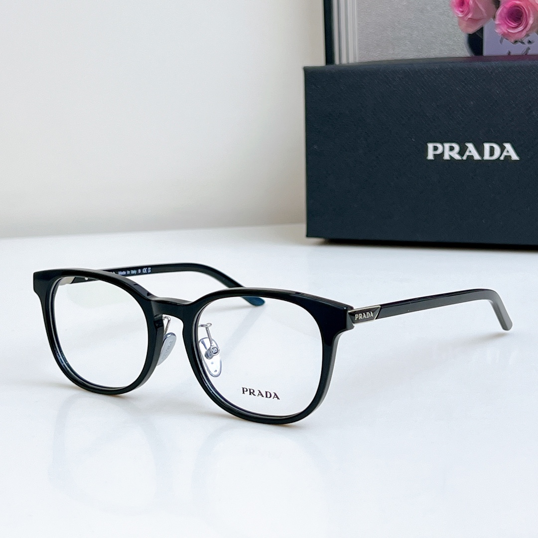  Prada 普拉达
VPR12Z 51-20-140
板材方圆框近视眼镜框
素颜的神不挑脸型主打的就是