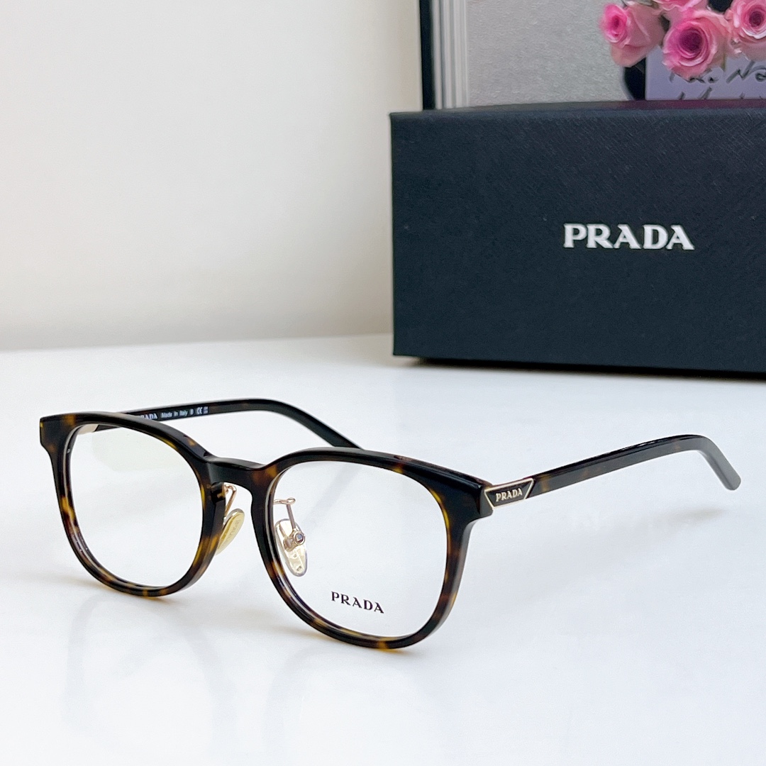  Prada 普拉达
VPR12Z 51-20-140
板材方圆框近视眼镜框
素颜的神不挑脸型主打的就是