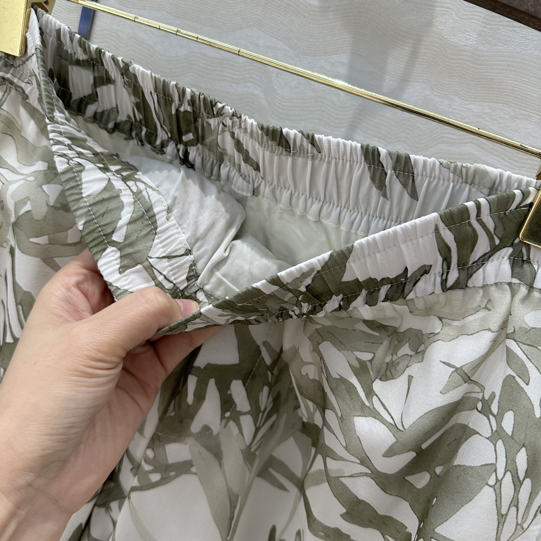 独家首发❤️原单品质，BC老钱风穿搭！白富美必入棉麻度假风松紧阔腿直筒裤。优雅不规则腊叶印花。100%进