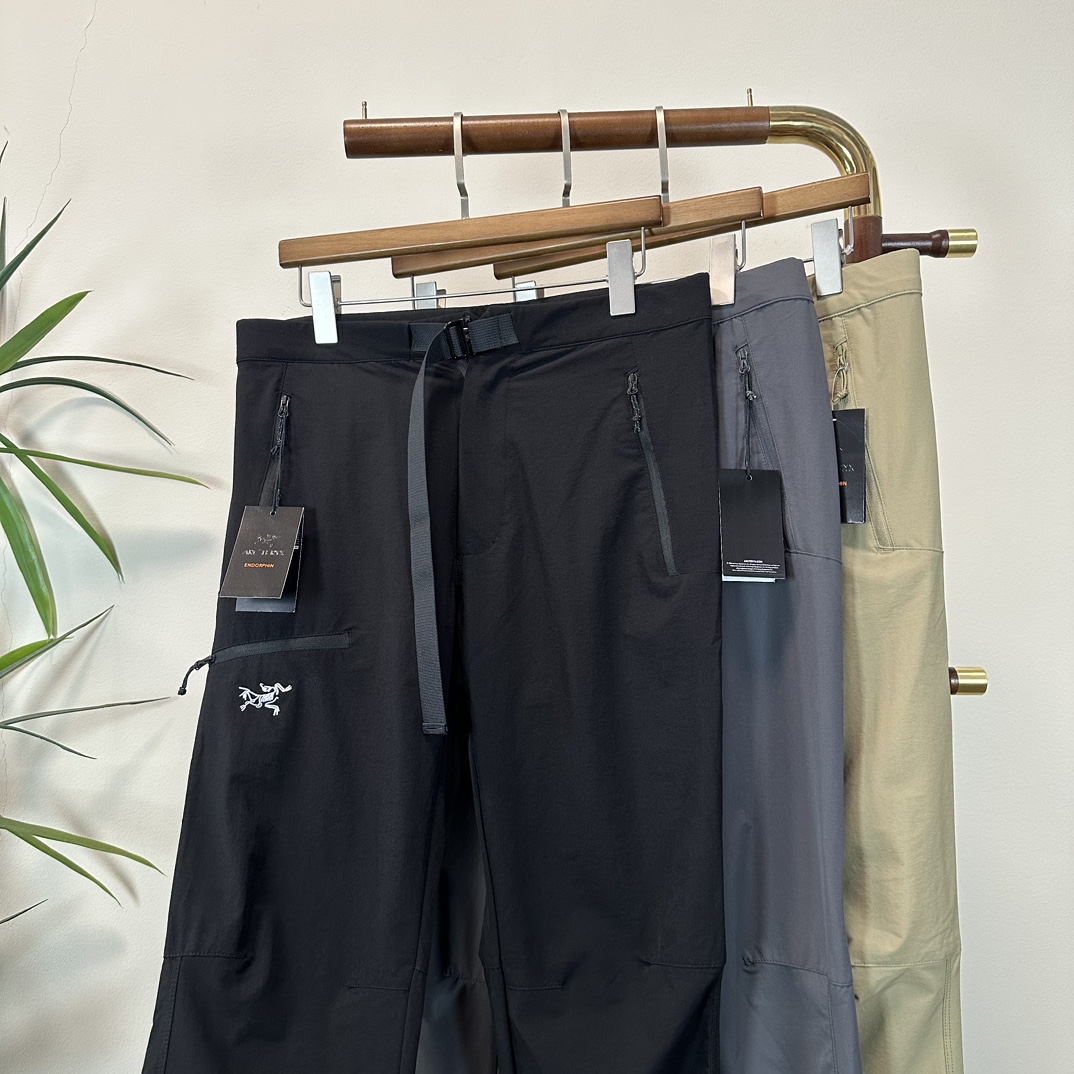 NO:145618,ARC Archaeopteryx 2025 summer new elastic strap casual pants, customized counter fabric, breathable and comfortable, impeccable details, brand element design concept, reflecting high quality. The feel is delicate and soft!  It is casually cut, with a great upper body style!  Code number L-4XL, arc'teryx,alexander wang19860909ARC 始祖鸟 2025夏季新款松紧带休闲裤,专柜定制面料 透气舒适度高,细节无可挑剔,品牌元素设计理念,体现高品质.手感细腻柔软！呈现休闲裁剪,上身版型超赞！ 码数L-4XL,arc'teryx,alexander wang,Men's clothing