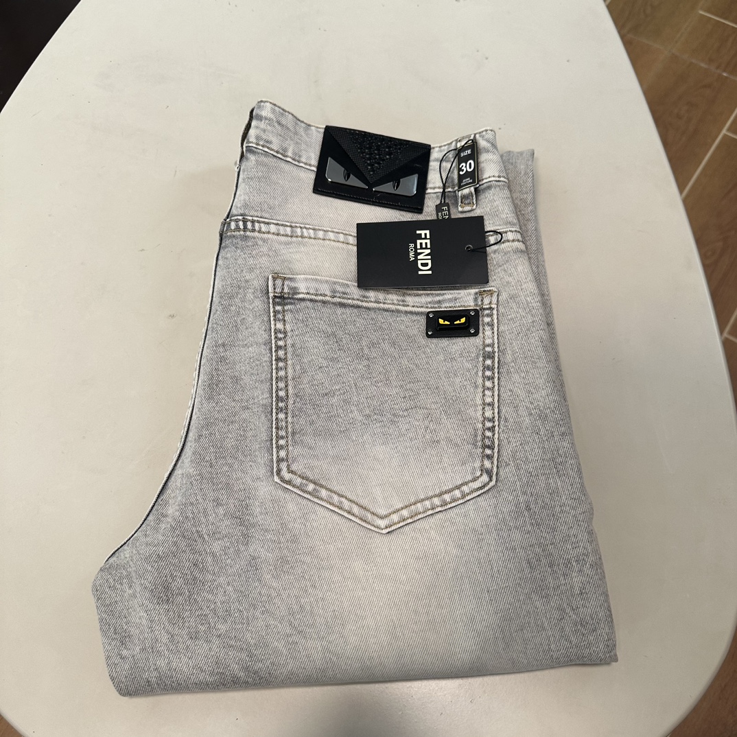 NO:145732,FD Fendi exclusively offers new jeans, high-end version!  Customized fabrics for counters are breathable and comfortable, with impeccable details, and the brand element design concept reflects high quality. The feel is delicate and soft!  It is casually cut, with a great upper body style!  Number of codes 29-38, fendi, jeans, alexander wang19860909FD 芬迪独家专供新款 牛仔裤,高端版本！专柜定制面料 透气舒适度高,细节无可挑剔,品牌元素设计理念,体现高品质.手感细腻柔软！呈现休闲裁剪,上身版型超赞！ 码数29-38,,fendi,jeans,alexander wang,Men's clothing