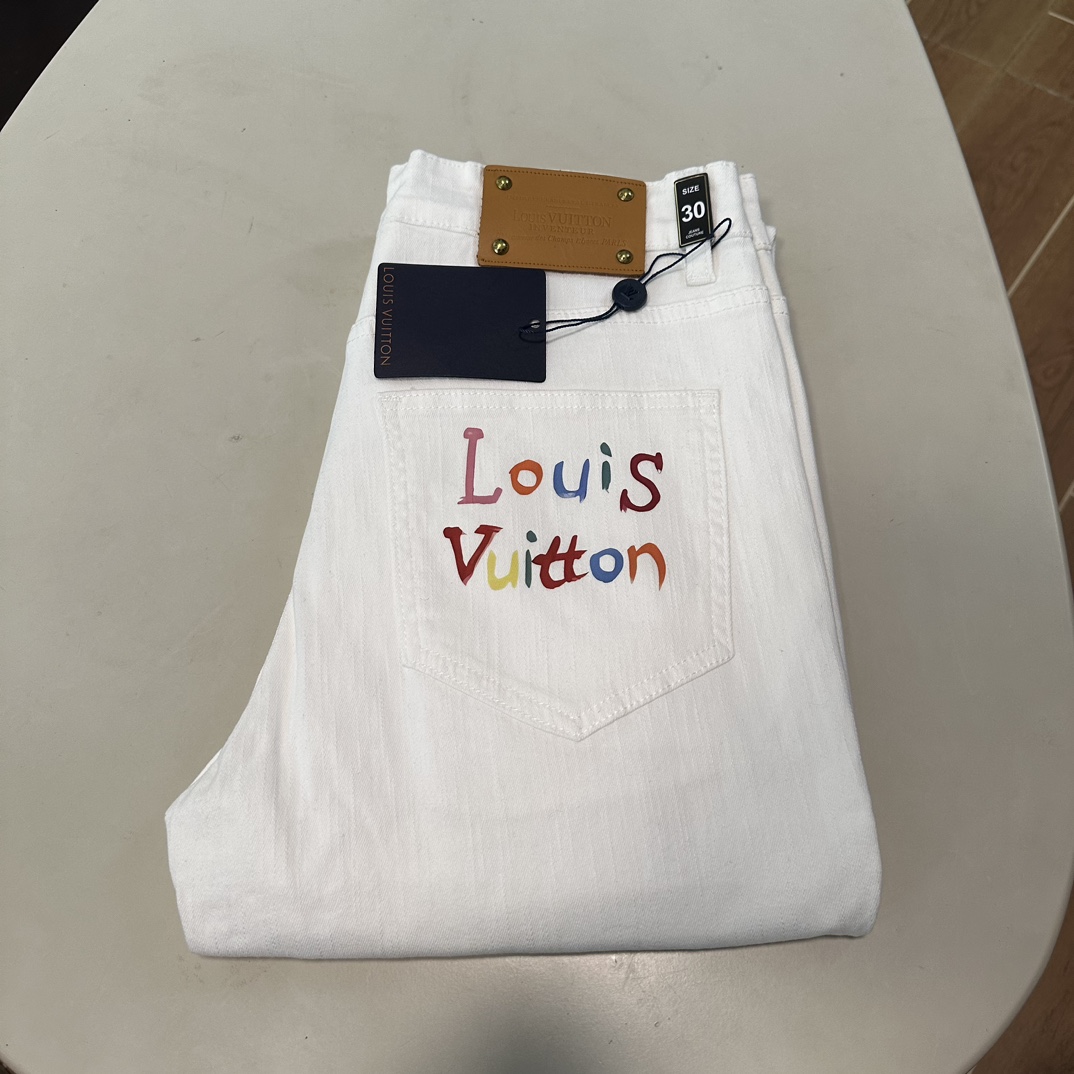 NO:145714,LV Louis Vuitton exclusively offers new jeans, high-end version!  Customized fabrics for counters are breathable and comfortable, with impeccable details, and the brand element design concept reflects high quality. The feel is delicate and soft!  It is casually cut, with a great upper body style!  29-38, louis vuitton,louis vuitton,jeans,alexander wang19860909LV 路易威登独家专供新款 牛仔裤,高端版本！专柜定制面料 透气舒适度高,细节无可挑剔,品牌元素设计理念,体现高品质.手感细腻柔软！呈现休闲裁剪,上身版型超赞！ 码数29-38,,louis vuitton,louis vuitton,jeans,alexander wang,Men's clothing