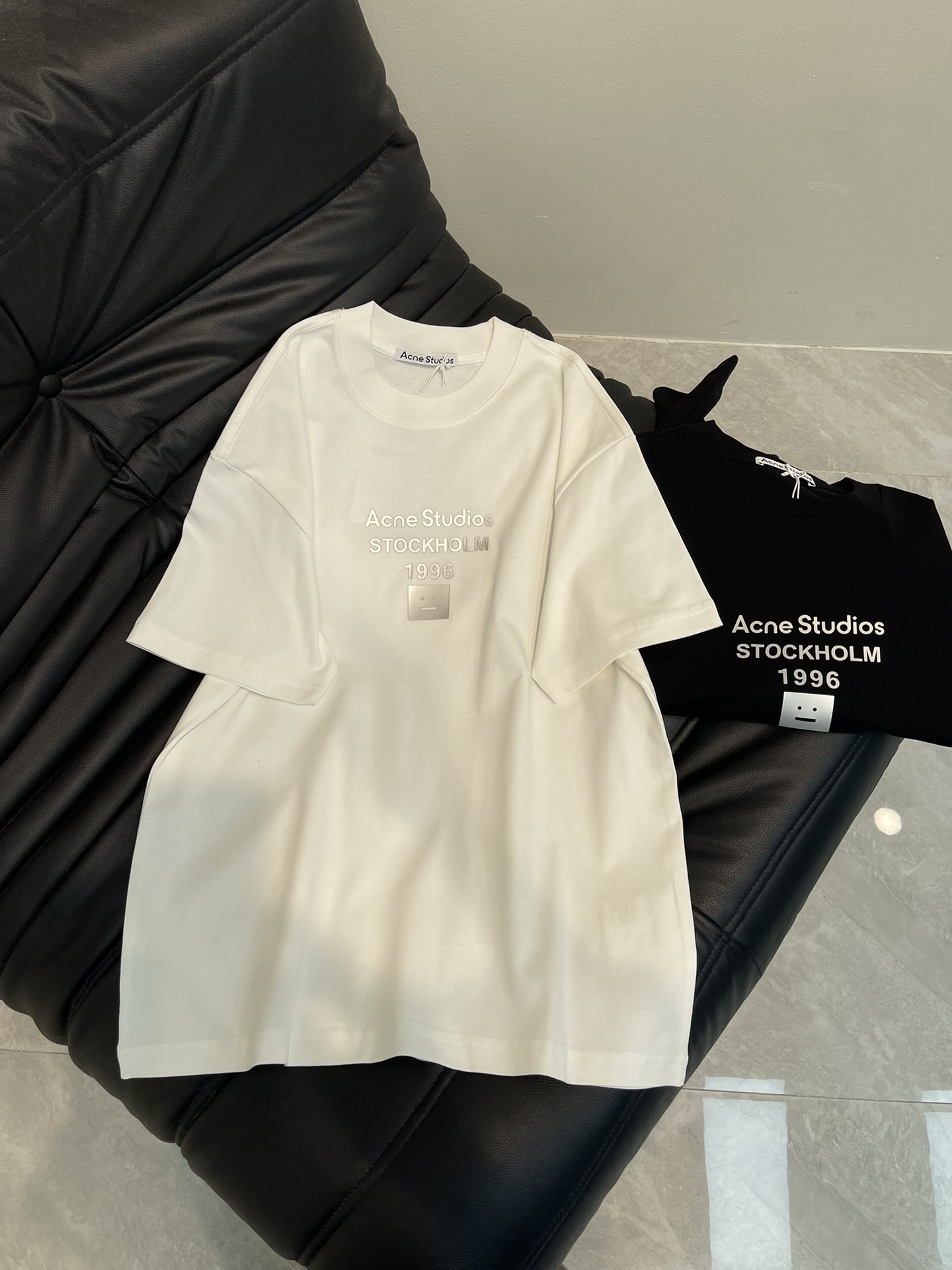 NO:328362,Acne studios round neck T-shirt, digital direct injection 3D three-dimensional printed letters, 300g cotton double-strand yarn fabric. Loose S-shaped cut, in line with the current trendy aesthetics, and a piece is highly inclusive, and you can easily concave your shape at will!  Men and women style white and black smlxl, acne studios,dior,tees,t-shirt,alexander wang19860909acne studios圆领t恤 数码直喷3D立体印花字母 300克全棉双股精纱面料. 宽松のs版型裁剪,符合当下的潮流审美,大大地 一件包容性强,随意上身就能轻松凹出造型！ 男女同款  白色黑色 smlxl,,acne studios,dior,tees，t-shirt,alexander wang,Women's clothing