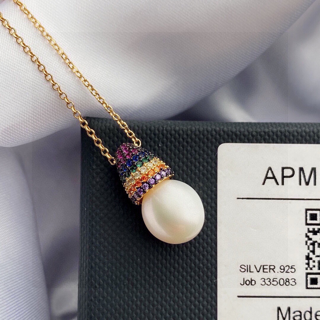 aPm monaco新品彩虹珍珠项链女 时尚小众锁骨链设计感，珍珠可调节项链饰绿石，电镀真金手工微镶绿色