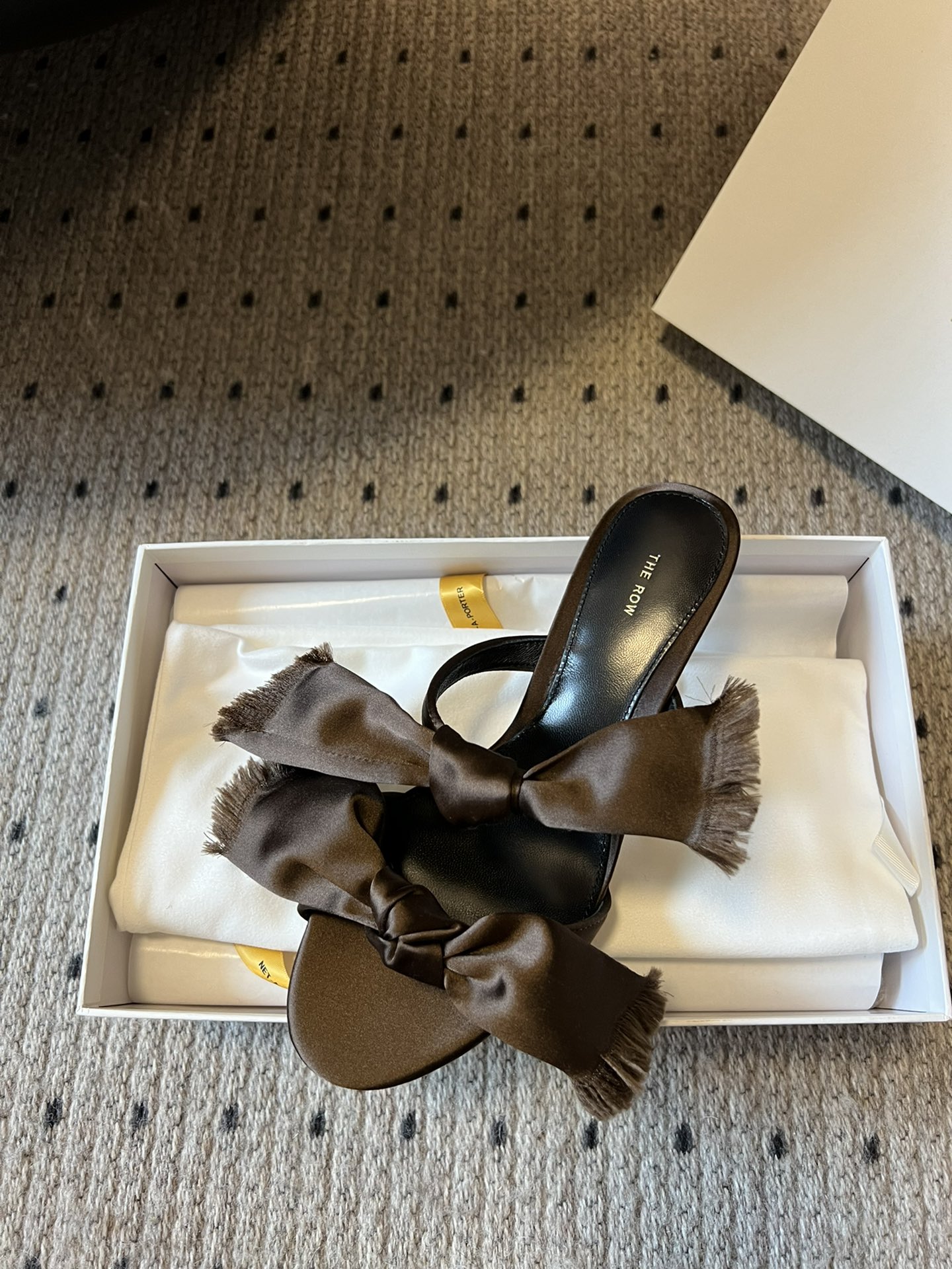 Queen 624: French Elegance in Hand-Weaved Butterflies Slippers - 图片 2
