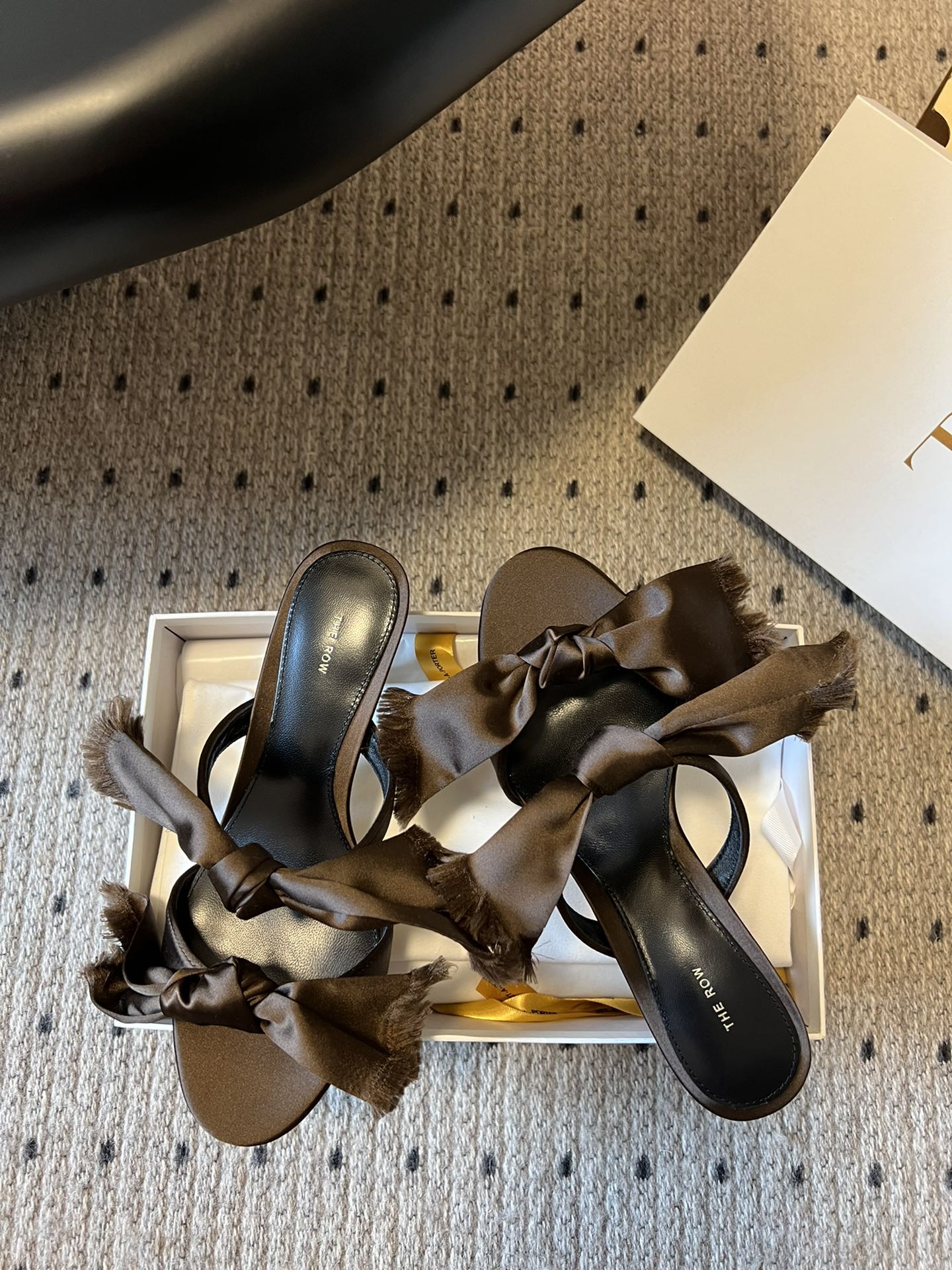 Queen 624: French Elegance in Hand-Weaved Butterflies Slippers - 图片 6
