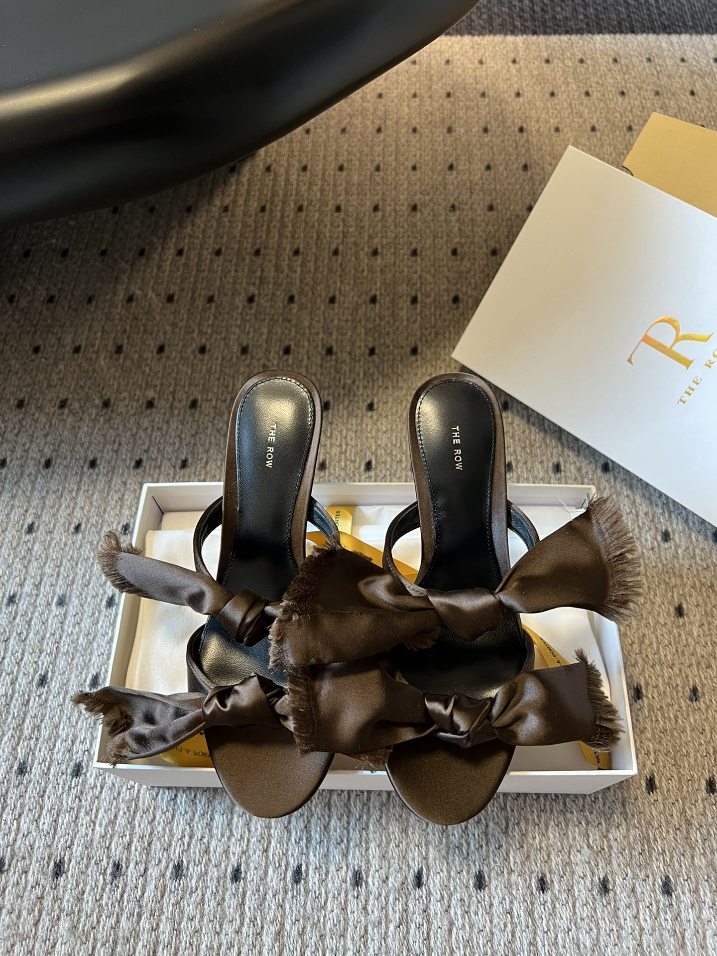 Queen 624: French Elegance in Hand-Weaved Butterflies Slippers - 图片 1