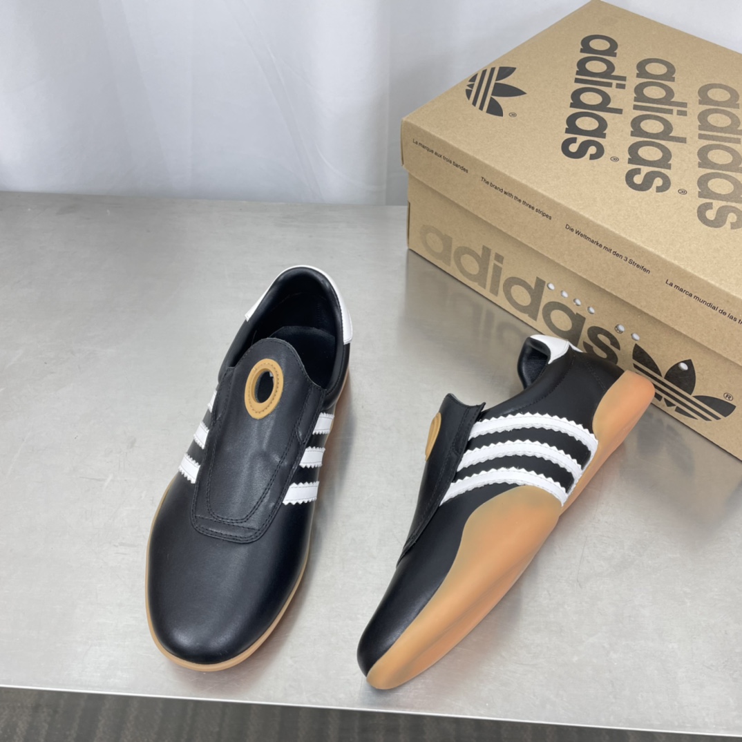 Adidas 25s: Professional and Fashionable Football Shoes for Spring and Summer - 图片 2