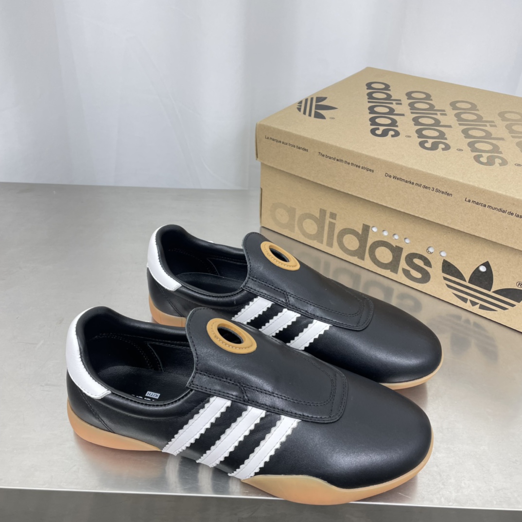 Adidas 25s: Professional and Fashionable Football Shoes for Spring and Summer - 图片 5