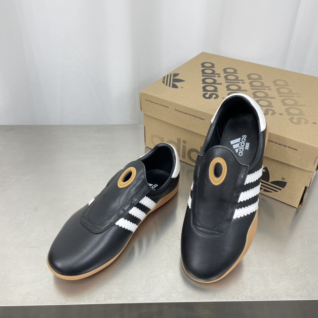 Adidas 25s: Professional and Fashionable Football Shoes for Spring and Summer - 图片 7