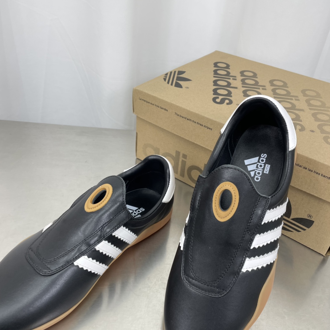 Adidas 25s: Professional and Fashionable Football Shoes for Spring and Summer - 图片 6