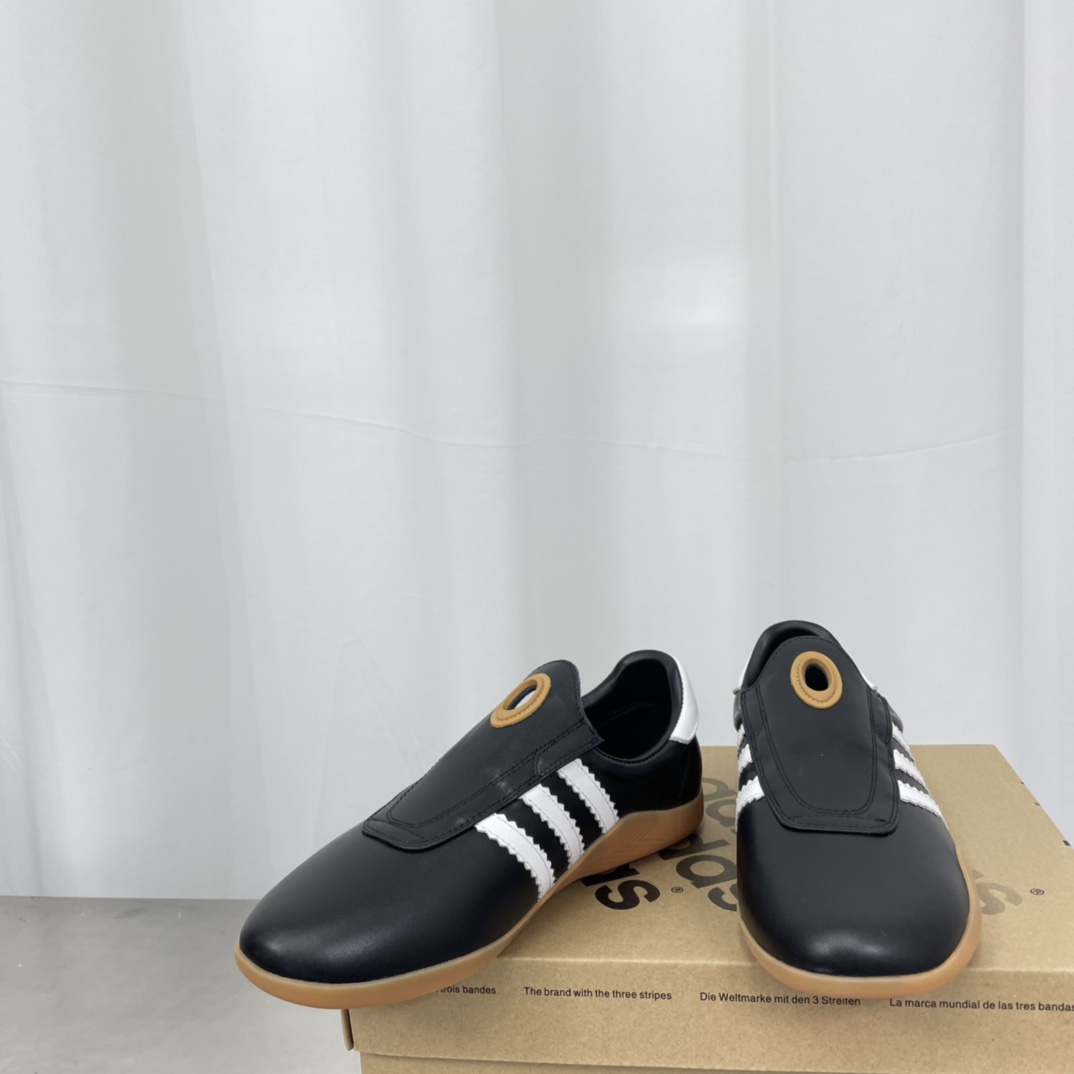 Adidas 25s: Professional and Fashionable Football Shoes for Spring and Summer - 图片 9