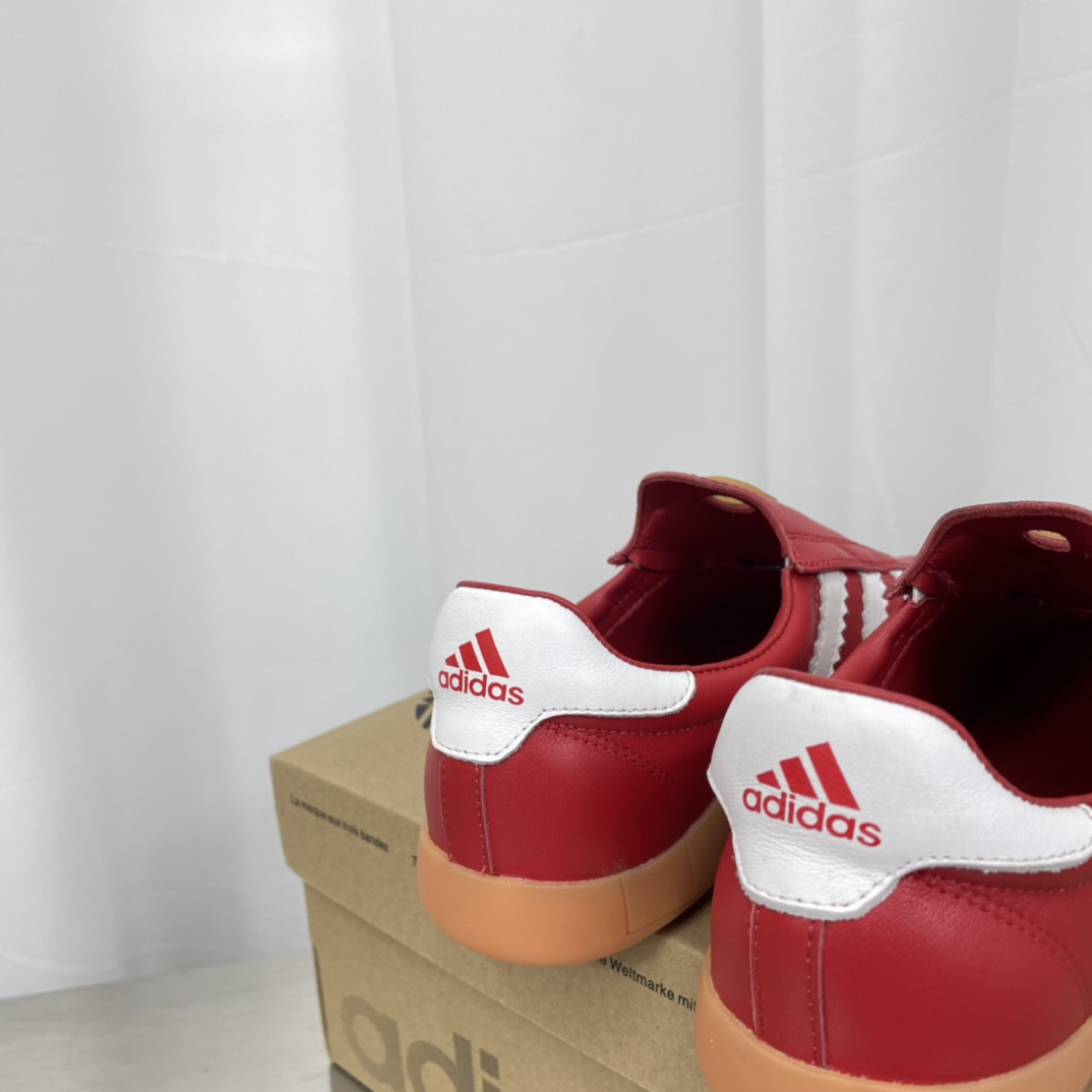 Adidas 25s: Professional and Fashionable Football Shoes for Spring and Summer - 图片 8