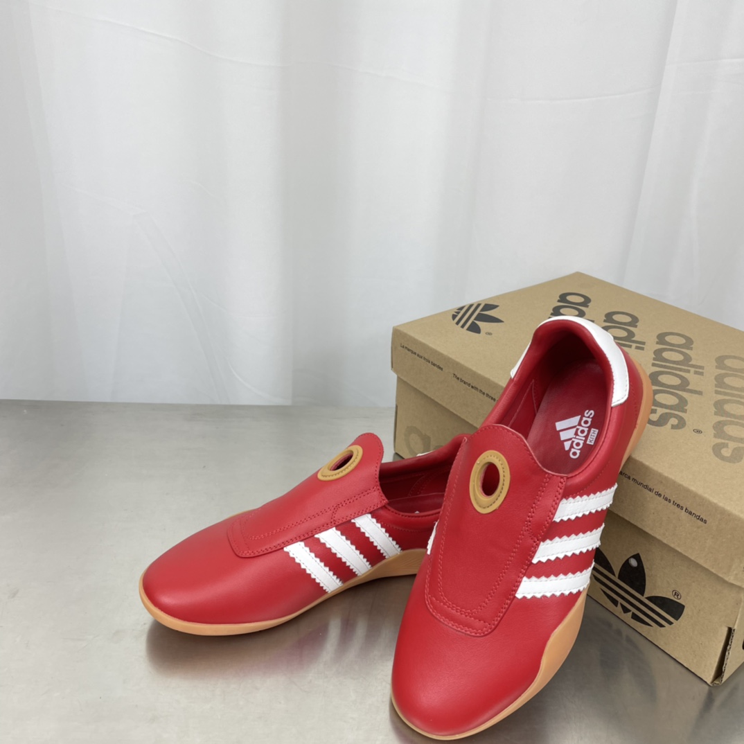 Adidas 25s: Professional and Fashionable Football Shoes for Spring and Summer - 图片 1