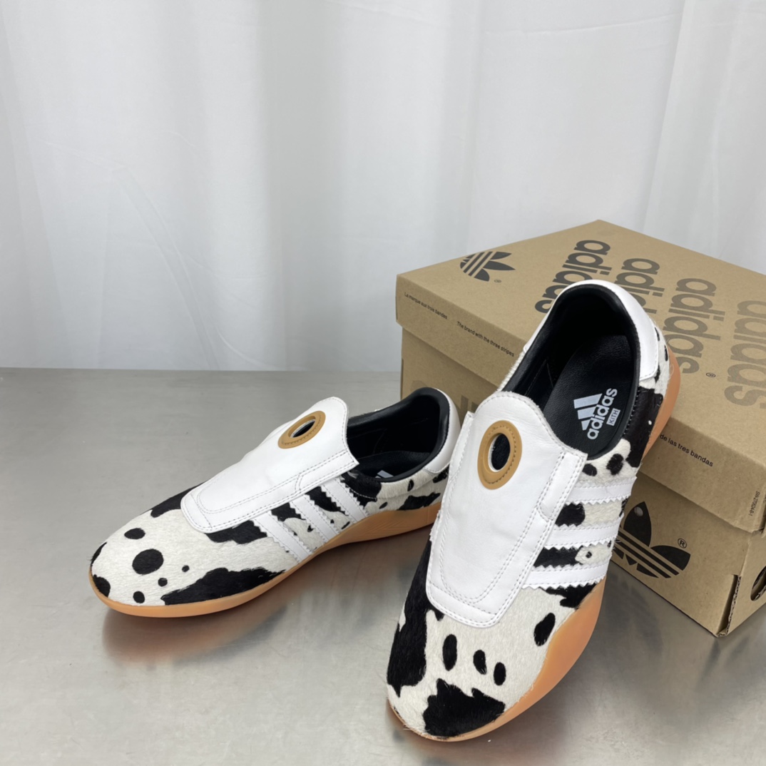 Adidas 25s: Professional and Fashionable Football Shoes for Spring and Summer - 图片 4