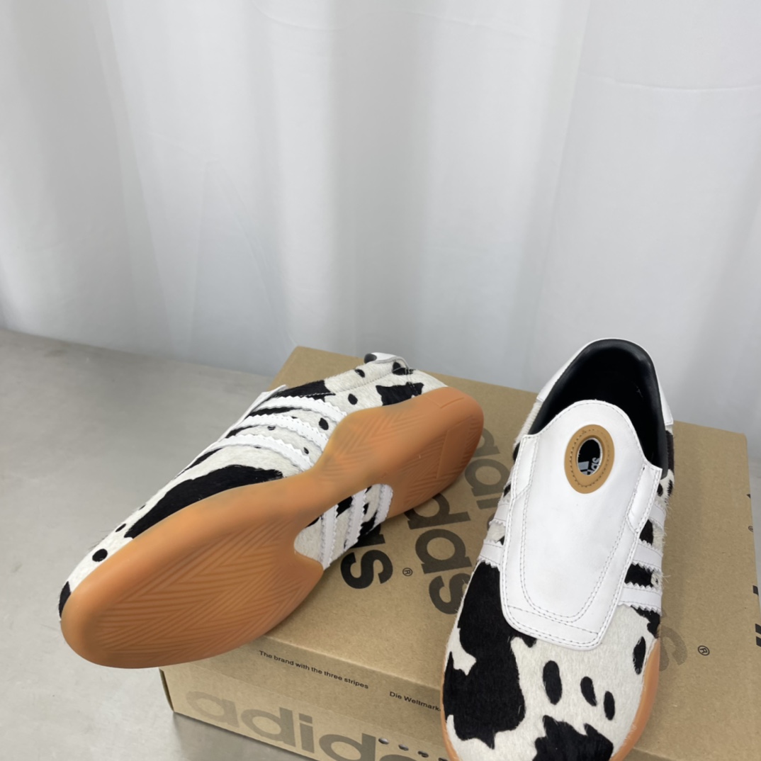 Adidas 25s: Professional and Fashionable Football Shoes for Spring and Summer - 图片 9