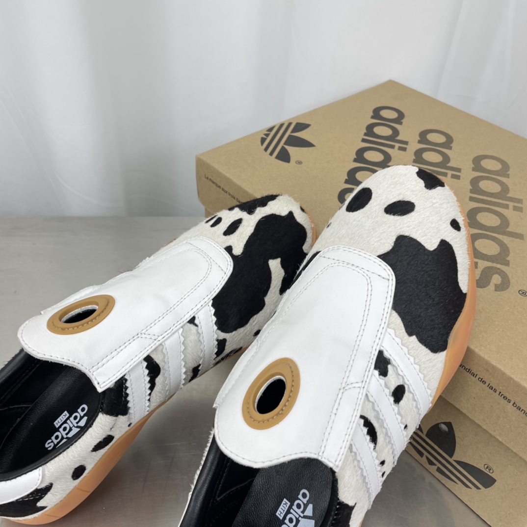 Adidas 25s: Professional and Fashionable Football Shoes for Spring and Summer - 图片 5