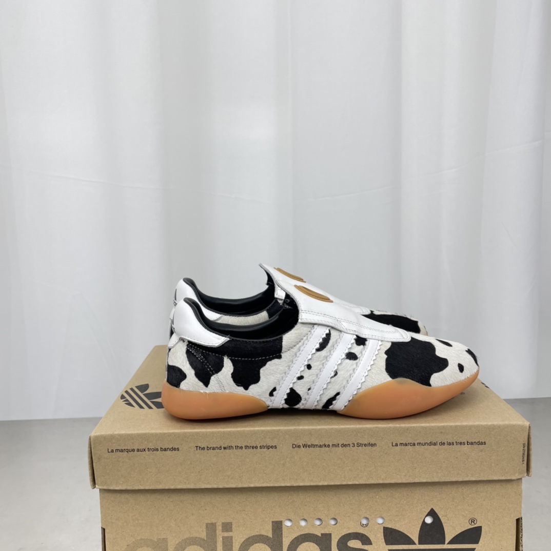 Adidas 25s: Professional and Fashionable Football Shoes for Spring and Summer - 图片 6