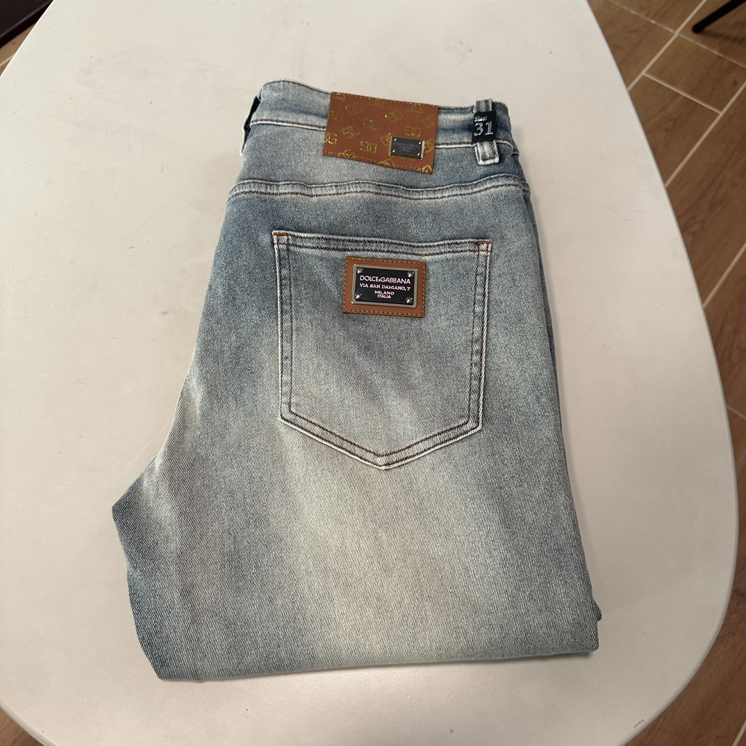 NO:145683,DG Dolce & Gabbana's new spring and summer 2025 new model is available in stock, original single hot jeans are super customized, original hardware, super heavy industry technology, excellent version, impeccable details!  The style is not picky, it is very high-end, and the good products are not waiting for everyone. Take a look at it and start quickly. Size 29-42, Dolce & Gabbana, Dolce & Gabbana, jeans, alexander wang19860909DG 杜嘉班纳2025春夏新款现货上市,原单爆款牛仔裤超级定制款,原版五金,超级重工工艺,版型超赞细节做工无可挑剔！款式不挑人,特别高档,好货不等人,看中赶紧下手,尺码29-42,,Dolce&Gabbana,Dolce&Gabbana,jeans,alexander wang,Men's clothing