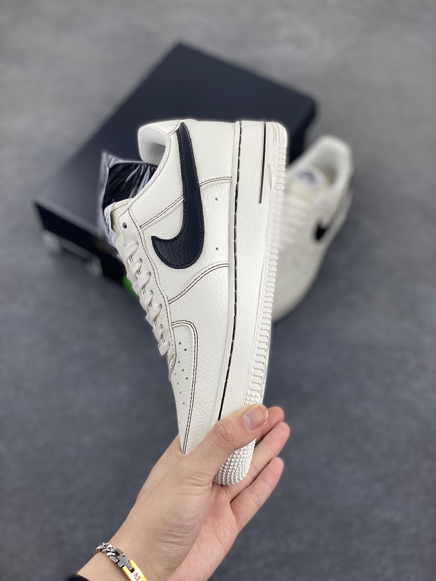 图片[3]-Nk Air Force 1\’07 Low 白黑 空军一号低帮休闲板鞋 原楦头原纸板 打造纯正空军版型#专注外贸渠道 全掌内置蜂窝气垫 #原盒配件 原厂中底钢印、拉帮完美 货号：HQ2037-200 尺码：35.5 36 36.5 37.5 38 38.5 39 40 40.5 41 42 42.5 43 44 44.5 45-选品中心