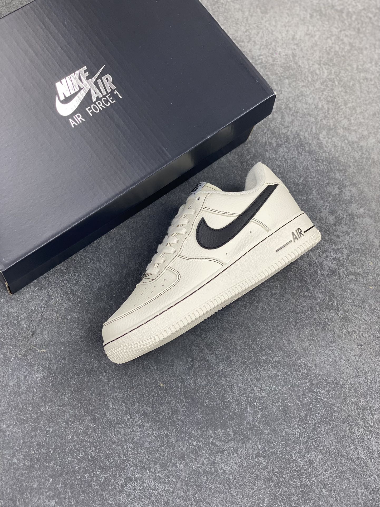 图片[7]-Nk Air Force 1\’07 Low 白黑 空军一号低帮休闲板鞋 原楦头原纸板 打造纯正空军版型#专注外贸渠道 全掌内置蜂窝气垫 #原盒配件 原厂中底钢印、拉帮完美 货号：HQ2037-200 尺码：35.5 36 36.5 37.5 38 38.5 39 40 40.5 41 42 42.5 43 44 44.5 45-选品中心