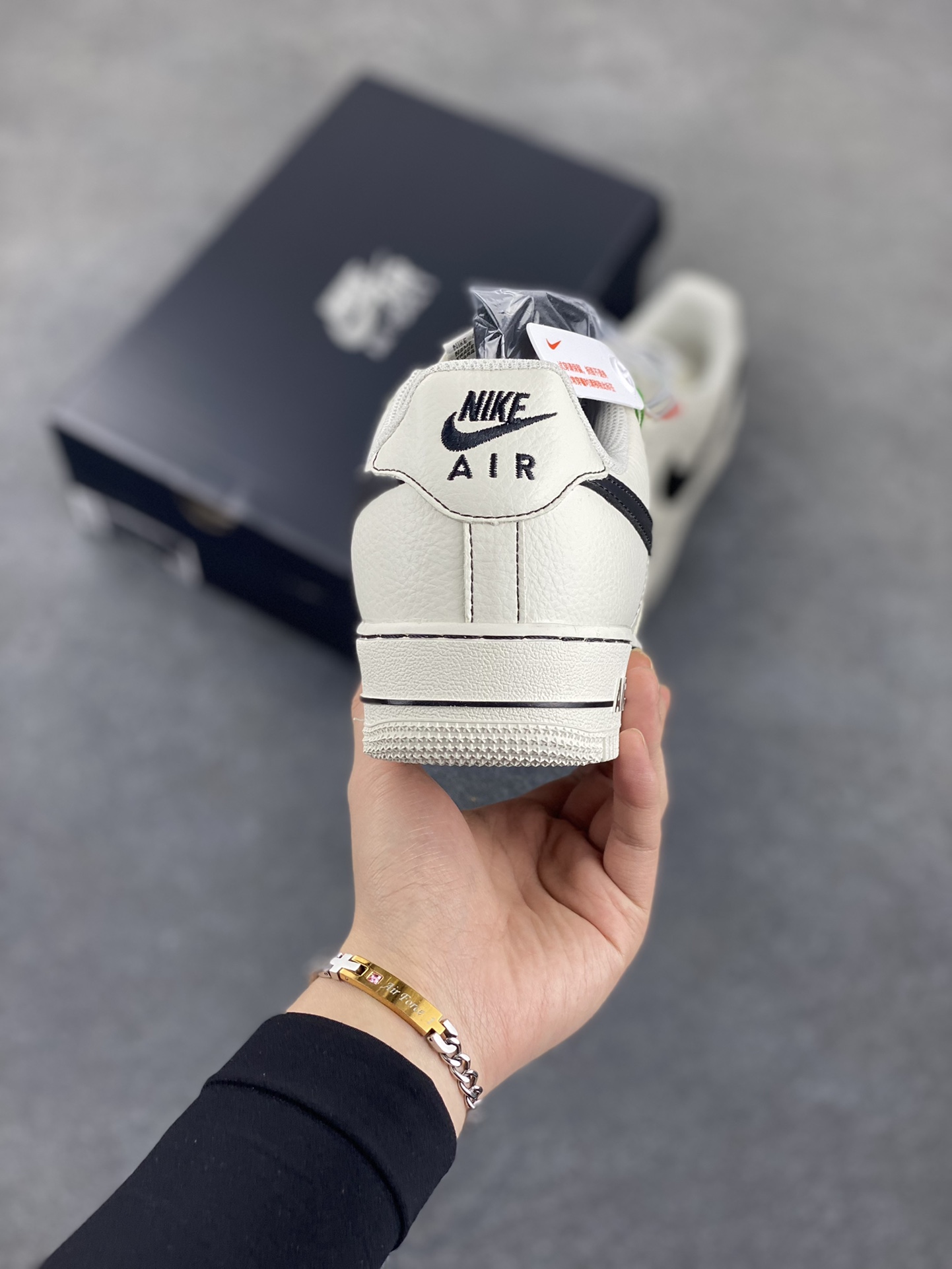 图片[4]-Nk Air Force 1\’07 Low 白黑 空军一号低帮休闲板鞋 原楦头原纸板 打造纯正空军版型#专注外贸渠道 全掌内置蜂窝气垫 #原盒配件 原厂中底钢印、拉帮完美 货号：HQ2037-200 尺码：35.5 36 36.5 37.5 38 38.5 39 40 40.5 41 42 42.5 43 44 44.5 45-选品中心