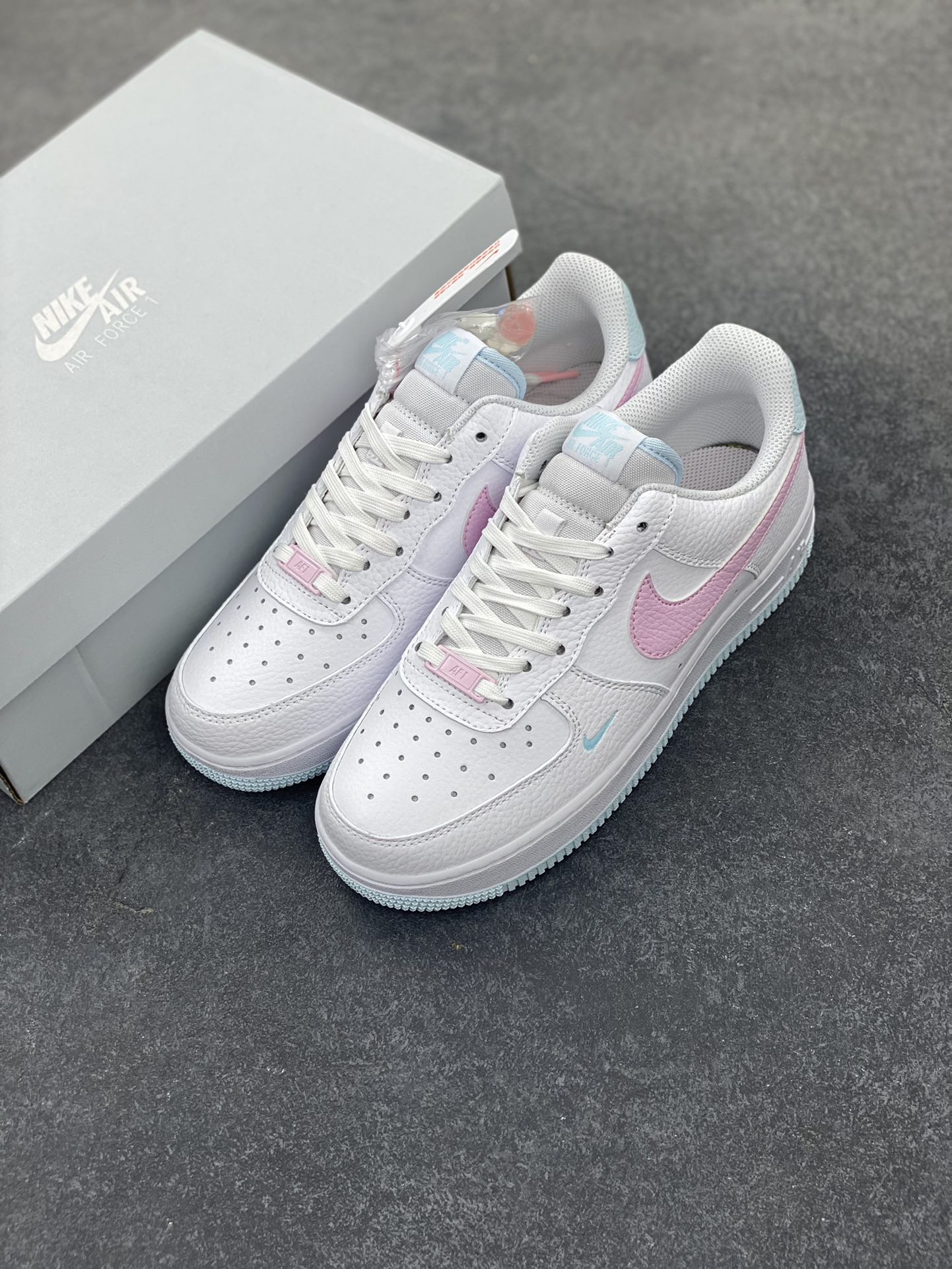 图片[8]-Nike Air Force 1 07 low空军一号板鞋 白粉 原楦头原纸板 打造纯正空军版型#专注外贸渠道 全掌内置蜂窝气垫 #原盒配件 原厂中底钢印、拉帮完美 货号：IH0640-161 尺码：35.5 36 36.5 37.5 38 38.5 39 40 40.5 41 42-选品中心