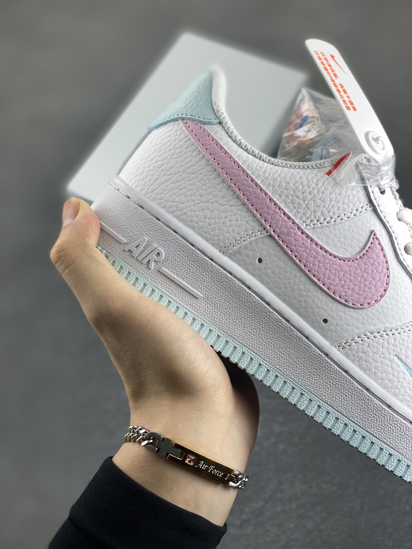 图片[6]-Nike Air Force 1 07 low空军一号板鞋 白粉 原楦头原纸板 打造纯正空军版型#专注外贸渠道 全掌内置蜂窝气垫 #原盒配件 原厂中底钢印、拉帮完美 货号：IH0640-161 尺码：35.5 36 36.5 37.5 38 38.5 39 40 40.5 41 42-选品中心