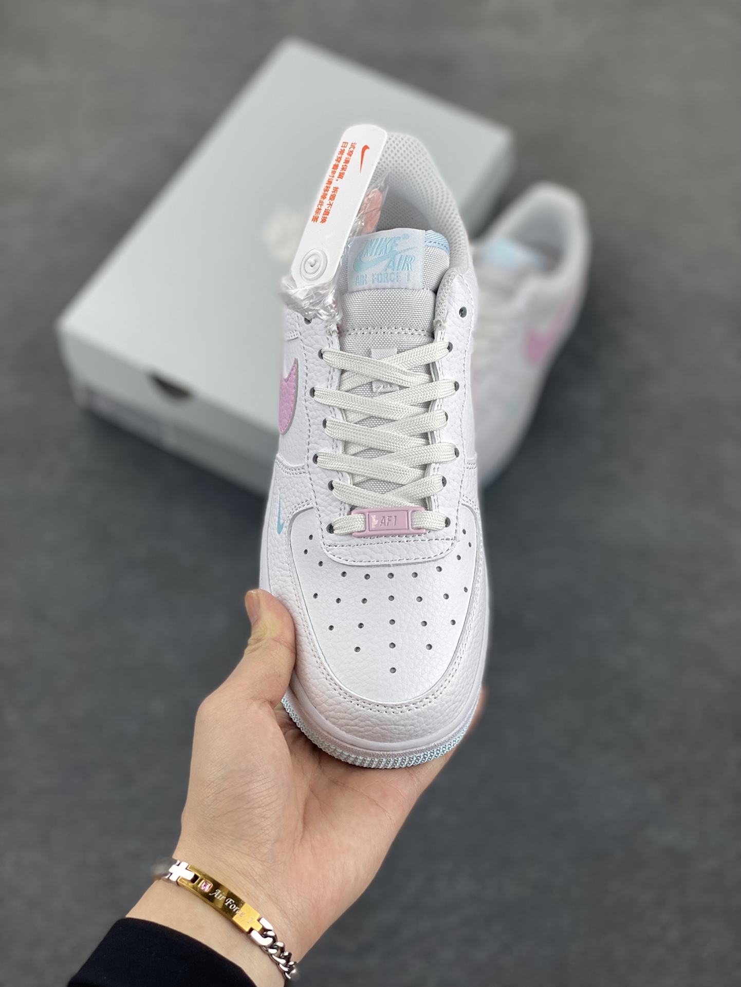 图片[2]-Nike Air Force 1 07 low空军一号板鞋 白粉 原楦头原纸板 打造纯正空军版型#专注外贸渠道 全掌内置蜂窝气垫 #原盒配件 原厂中底钢印、拉帮完美 货号：IH0640-161 尺码：35.5 36 36.5 37.5 38 38.5 39 40 40.5 41 42-选品中心