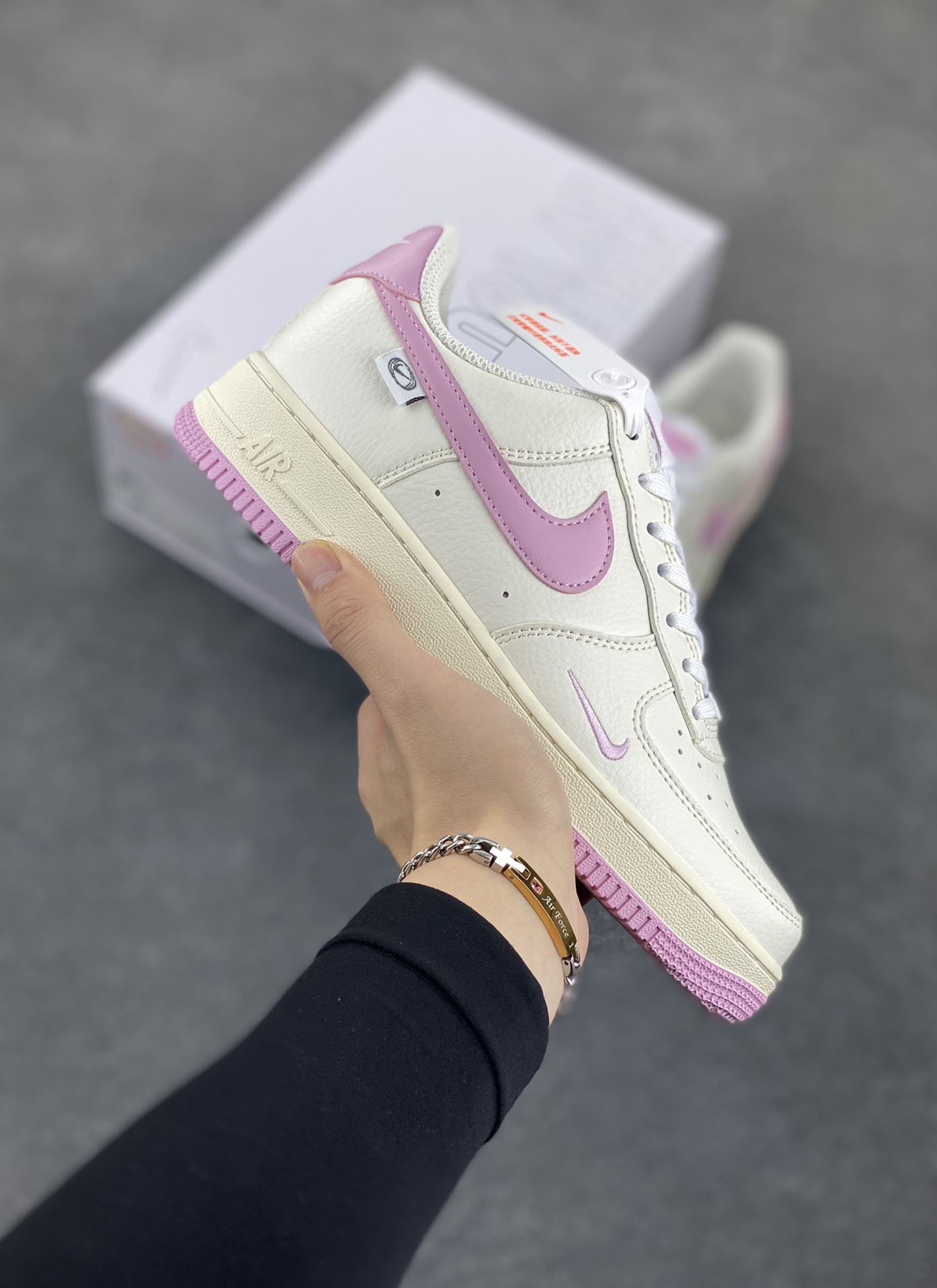 NK Air Force 1‘07 Low 定制款抽屉盒 空军一号低帮休闲板鞋 定制皮料 原楦原纸板 纯正版型 高清洁度 内置全掌气垫 货号:CW2288-111 尺码:36 36.5 37.5 38 38.5 39 40 40.5 41 42 42.5 43 44 44.5 45-选品中心