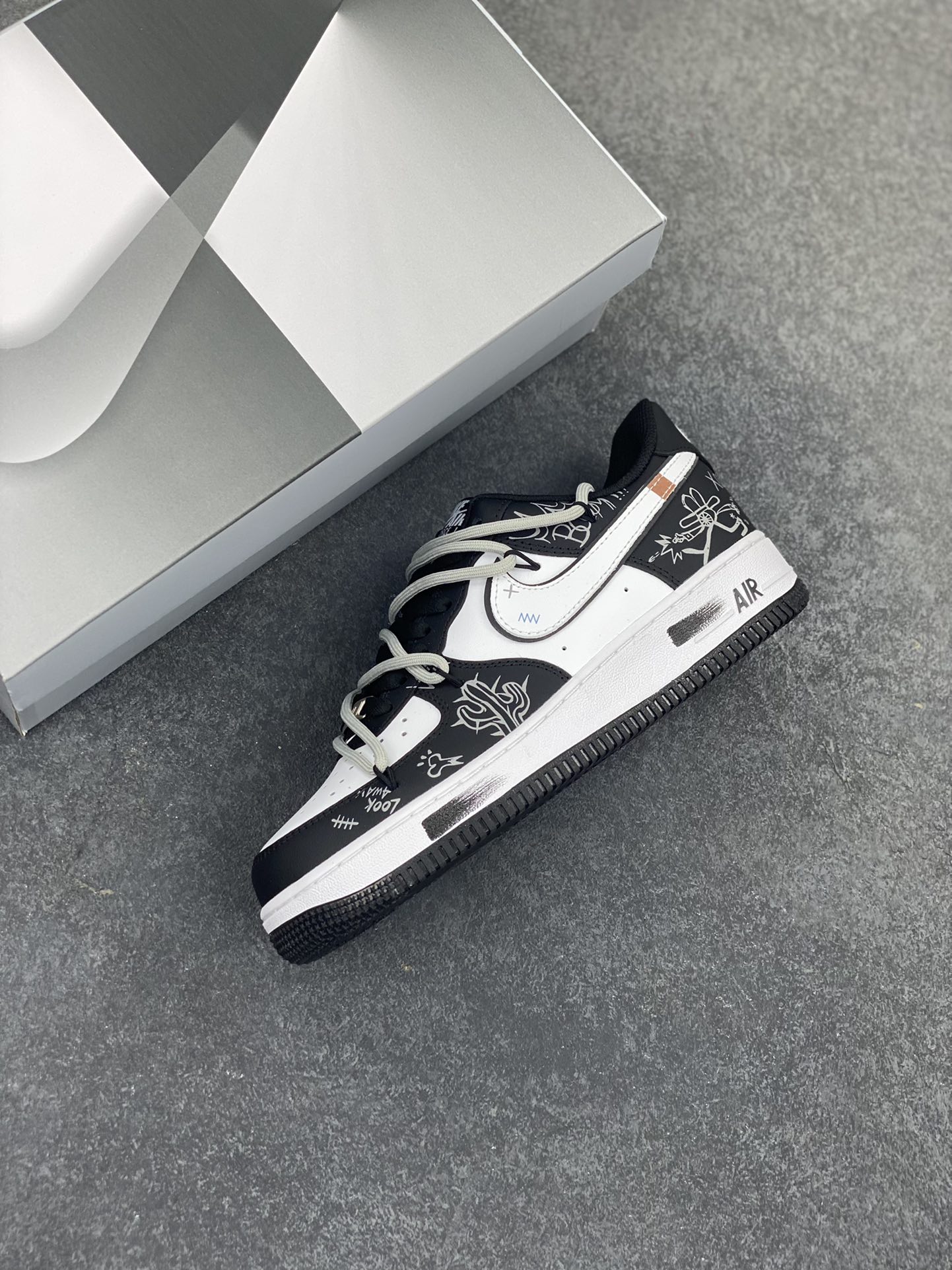 图片[7]-Nike Air Force 1 Low’07 牛仔很忙 空军一号绑带低帮休闲板鞋 定制皮料 定制鞋盒 配件齐全 原楦原纸板 纯正空军版型 内置全掌气垫 货号：ZH0316-071 尺码：36 36.5 37.5 38 38.5 39 40 40.5 41 42 42.5 43 44 44.5 45-选品中心