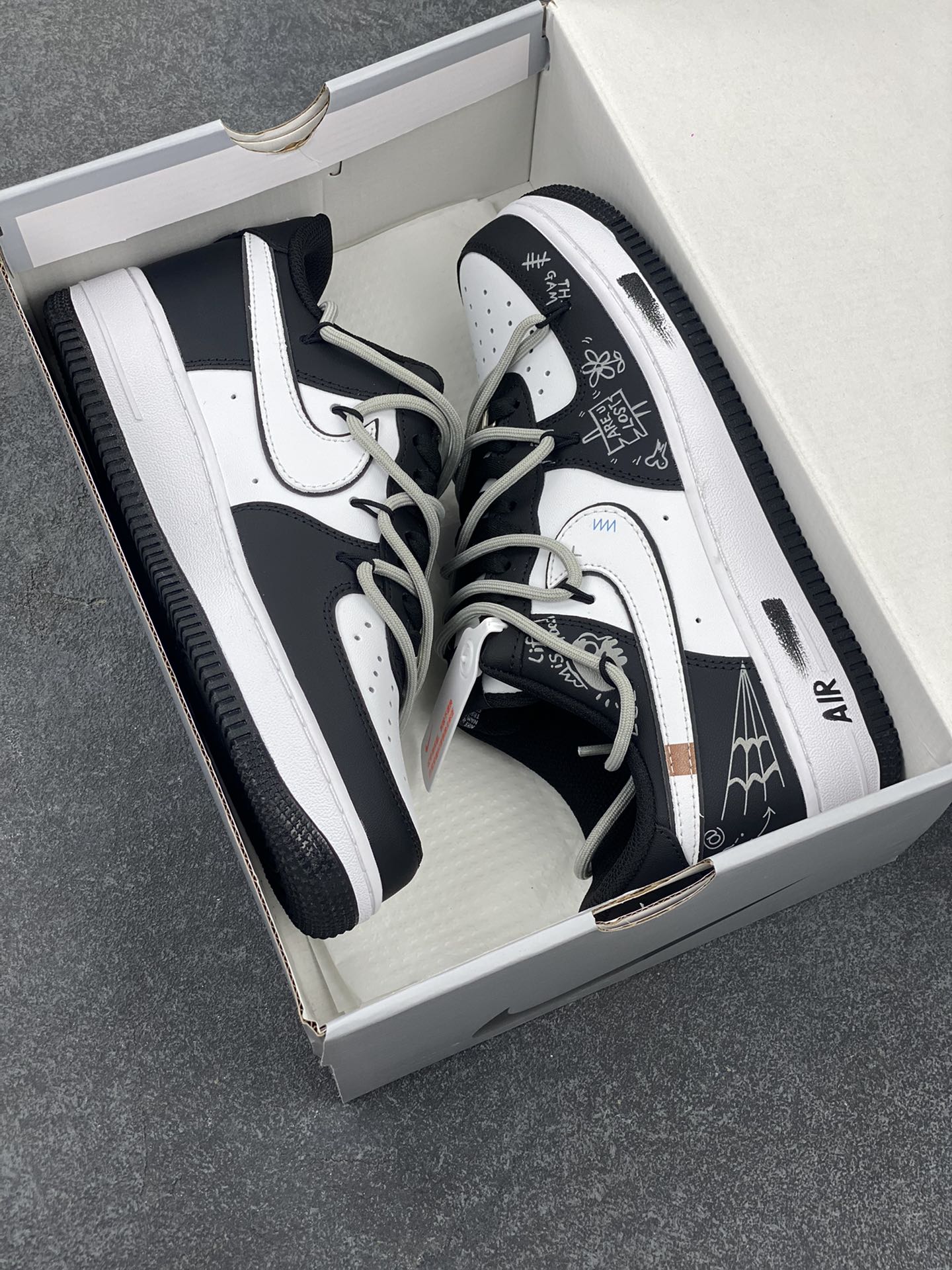 图片[9]-Nike Air Force 1 Low’07 牛仔很忙 空军一号绑带低帮休闲板鞋 定制皮料 定制鞋盒 配件齐全 原楦原纸板 纯正空军版型 内置全掌气垫 货号：ZH0316-071 尺码：36 36.5 37.5 38 38.5 39 40 40.5 41 42 42.5 43 44 44.5 45-选品中心