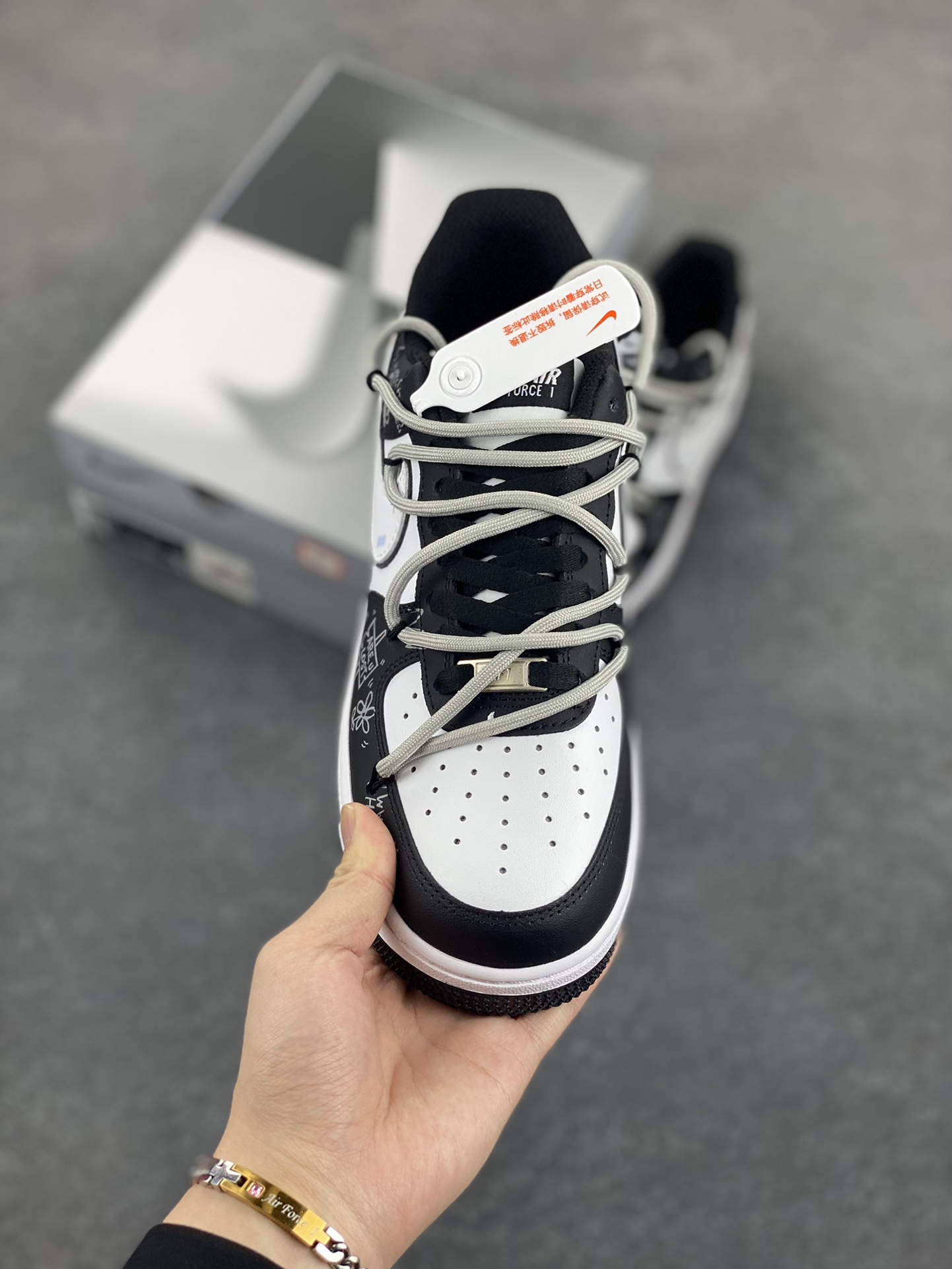 图片[2]-Nike Air Force 1 Low’07 牛仔很忙 空军一号绑带低帮休闲板鞋 定制皮料 定制鞋盒 配件齐全 原楦原纸板 纯正空军版型 内置全掌气垫 货号：ZH0316-071 尺码：36 36.5 37.5 38 38.5 39 40 40.5 41 42 42.5 43 44 44.5 45-选品中心