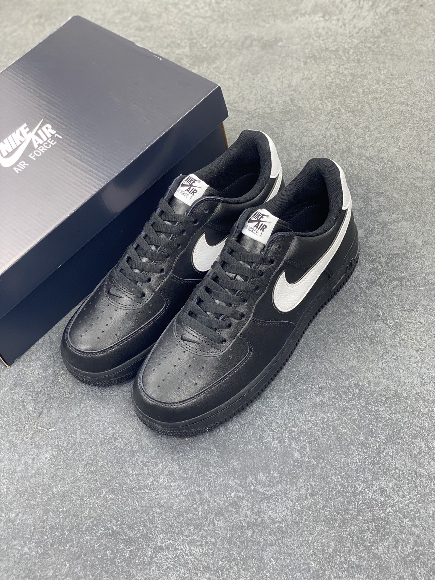图片[8]-福利特价 NIke Air Force 1 \’07 Low 黑白勾 空军一号低帮休闲板鞋 原楦头原纸板 纯正空军版型 定制鞋盒 全掌内置全掌气垫 原厂中底钢印 拉帮完美 货号：CQ0492-001 尺码：35.5 36 36.5 37.5 38 38.5 39 40 40.5 41 42 42.5 43 44 44.5 45 46-选品中心
