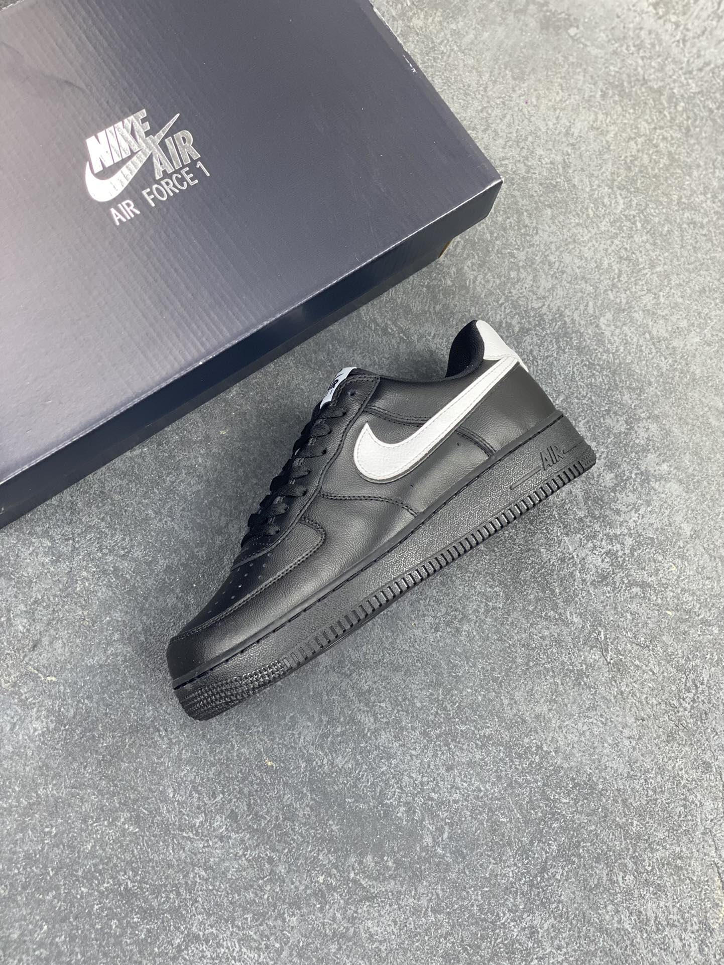图片[7]-福利特价 NIke Air Force 1 \’07 Low 黑白勾 空军一号低帮休闲板鞋 原楦头原纸板 纯正空军版型 定制鞋盒 全掌内置全掌气垫 原厂中底钢印 拉帮完美 货号：CQ0492-001 尺码：35.5 36 36.5 37.5 38 38.5 39 40 40.5 41 42 42.5 43 44 44.5 45 46-选品中心