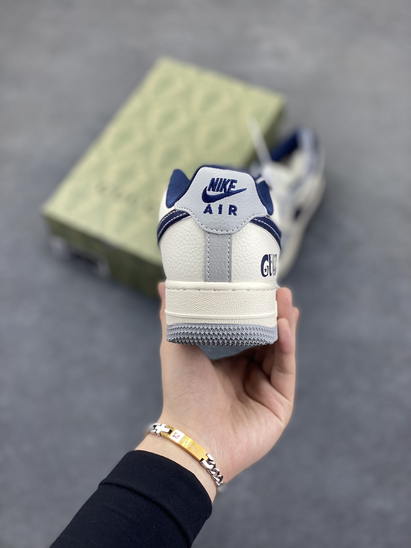 图片[4]-NIke Air Force 1 \’07 Low “古驰联名——灰蓝勾”空军一号 低帮 运动鞋 休闲鞋 折边针车 工艺难度大 原楦头原纸板 原装鞋盒 定制五金配件 内置全掌气垫 原厂鞋底 货号：XS1958-543 尺码：36 36.5 37.5 38 38.5 39 40 40.5 41 42 42.5 43 44 44.5 45-选品中心