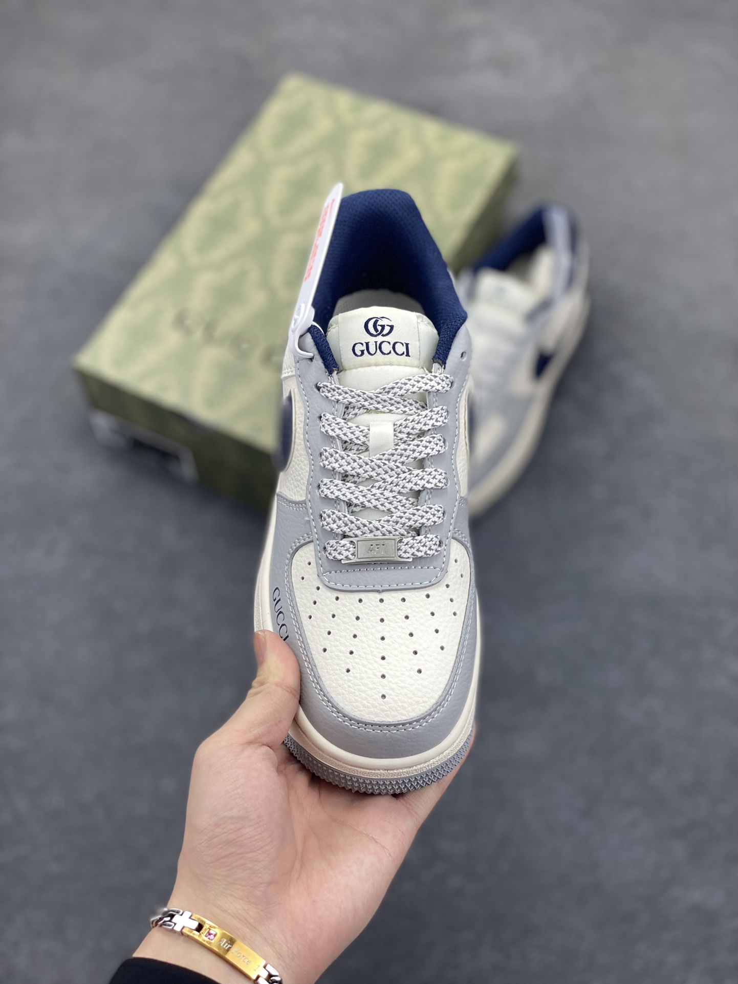 图片[2]-NIke Air Force 1 \’07 Low “古驰联名——灰蓝勾”空军一号 低帮 运动鞋 休闲鞋 折边针车 工艺难度大 原楦头原纸板 原装鞋盒 定制五金配件 内置全掌气垫 原厂鞋底 货号：XS1958-543 尺码：36 36.5 37.5 38 38.5 39 40 40.5 41 42 42.5 43 44 44.5 45-选品中心